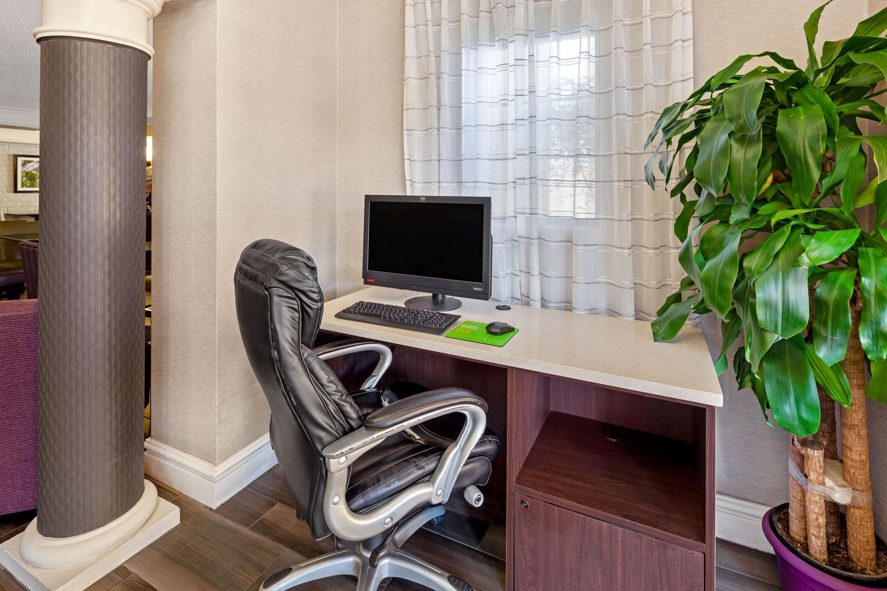 Business Center | La Quinta Inn by Wyndham Ventura