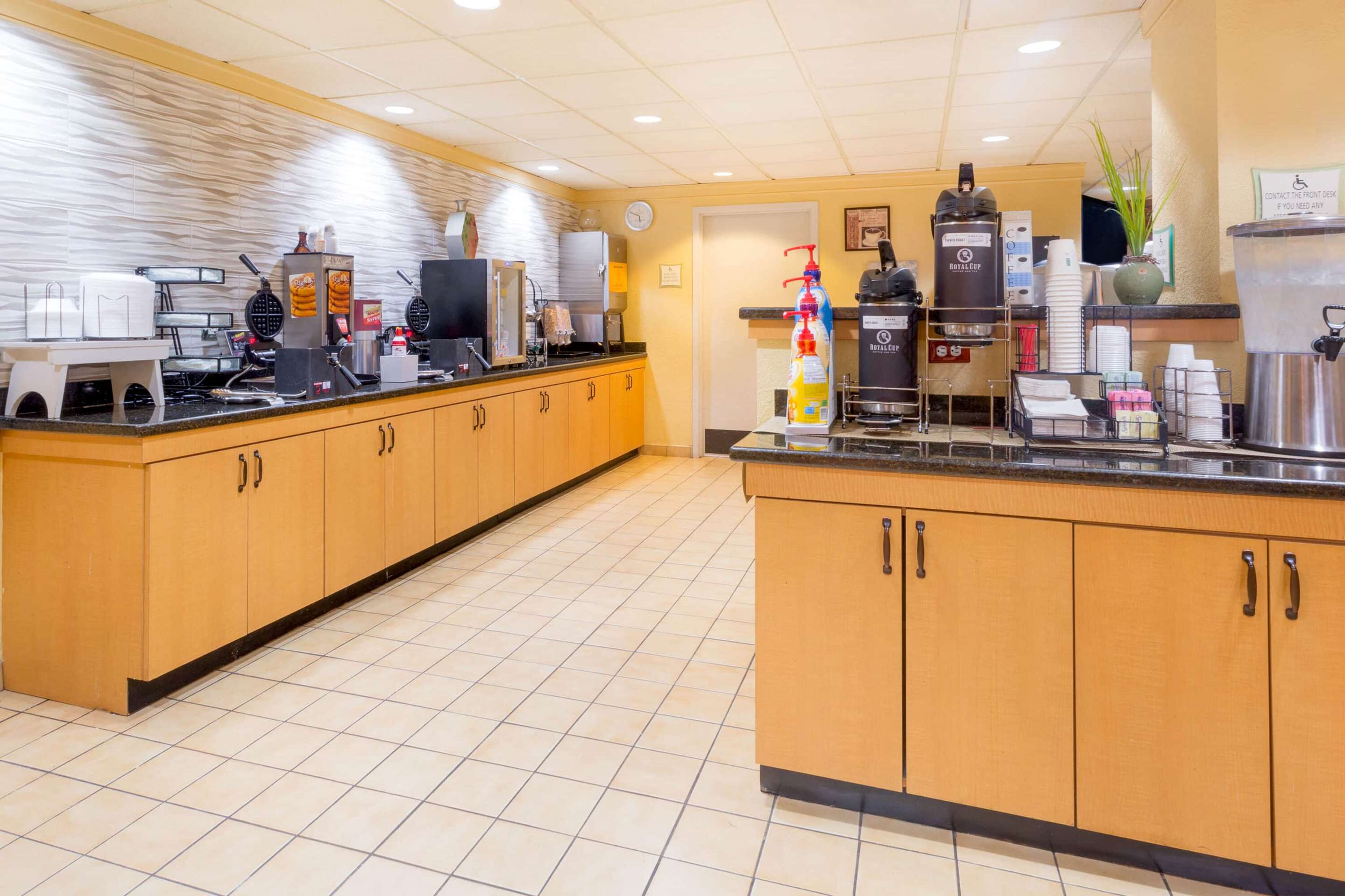 Property amenity | La Quinta Inn & Suites by Wyndham Charlotte Airport North