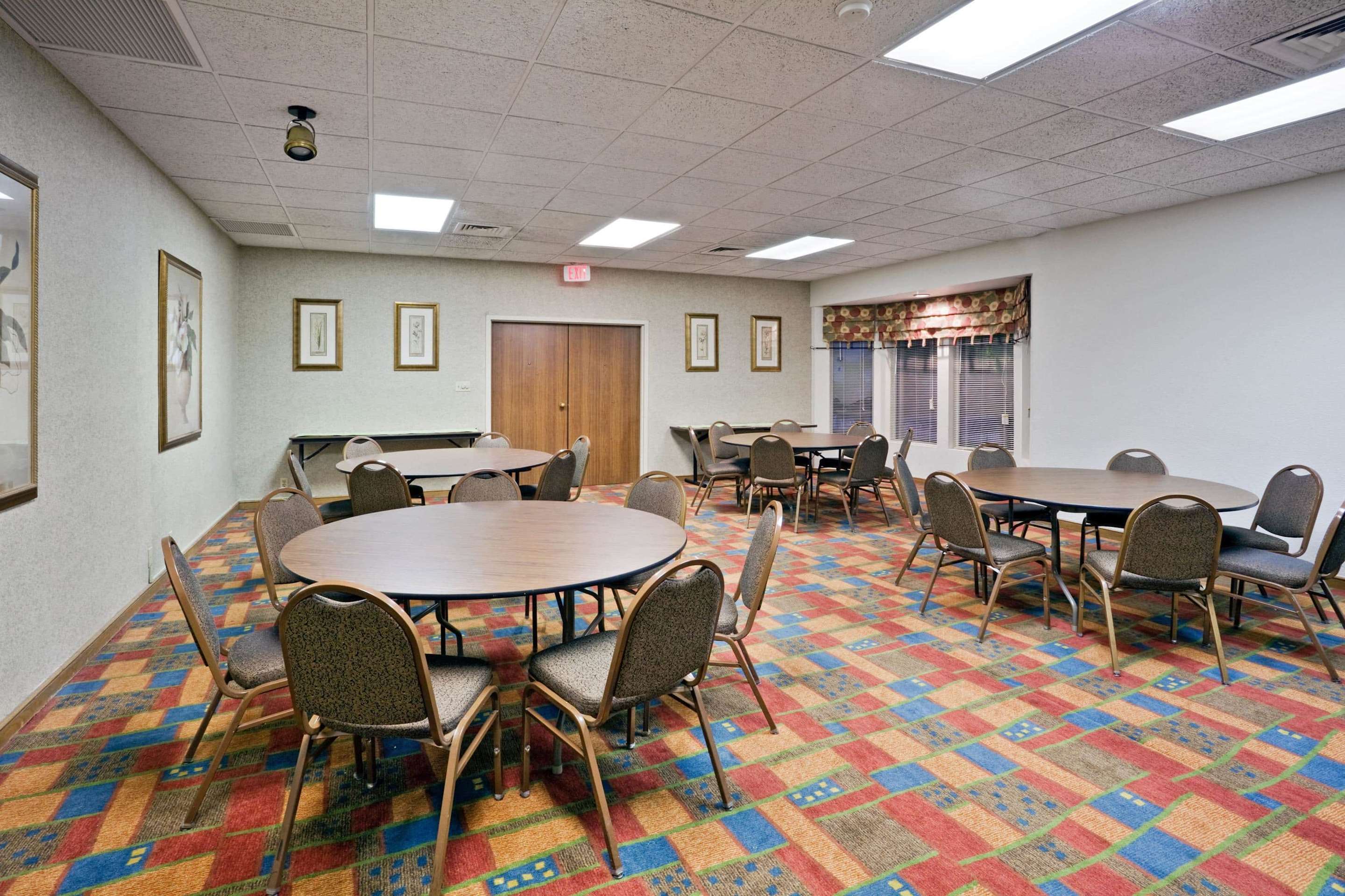 Meeting Room | La Quinta Inn & Suites by Wyndham Overland Park