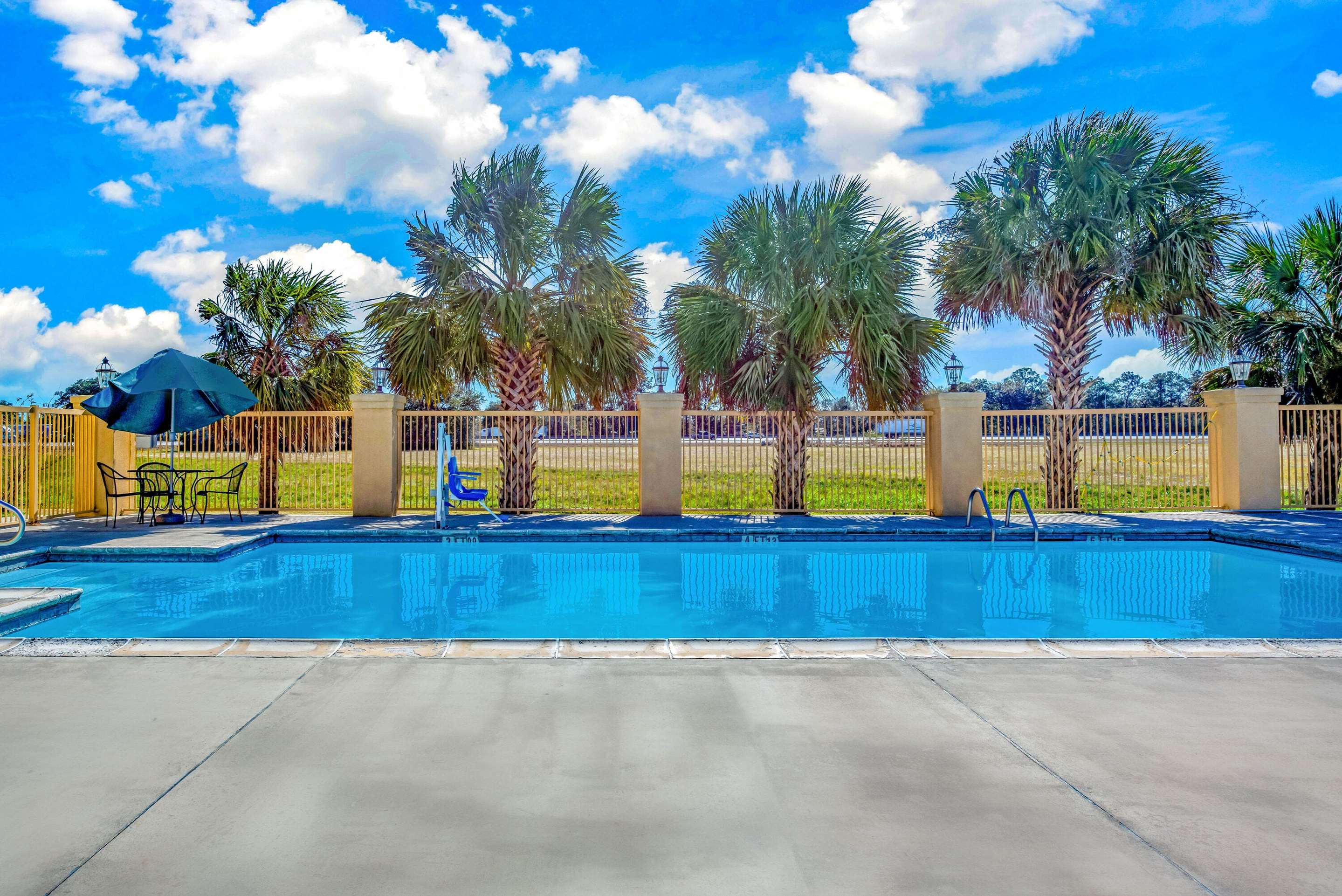 Pool | Best Western Iowa/Lake Charles East