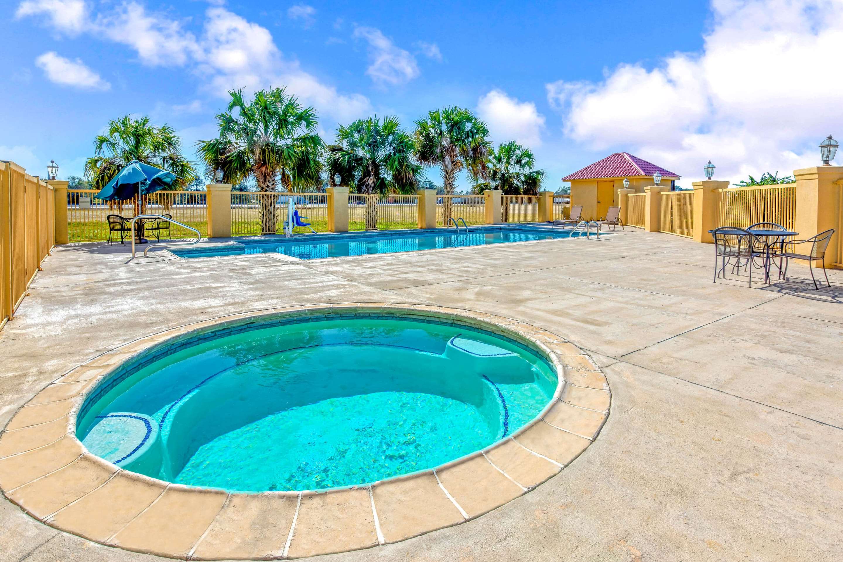 Pool | Best Western Iowa/Lake Charles East