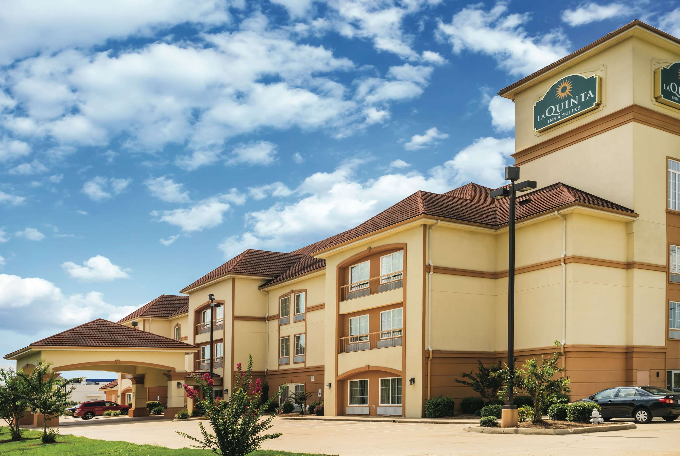Exterior | La Quinta Inn & Suites by Wyndham Brandon Jackson Airport E