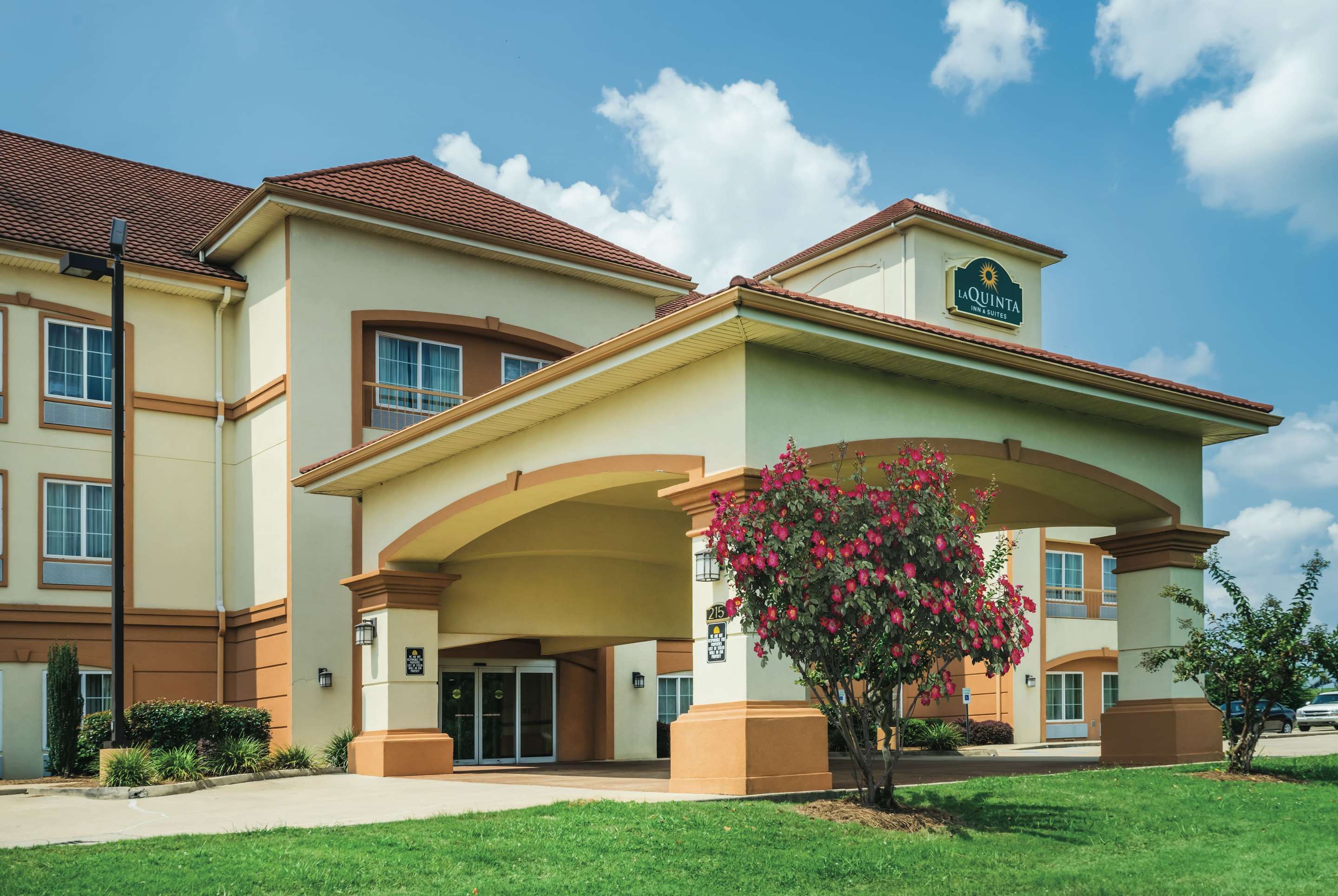 Exterior | La Quinta Inn & Suites by Wyndham Brandon Jackson Airport E