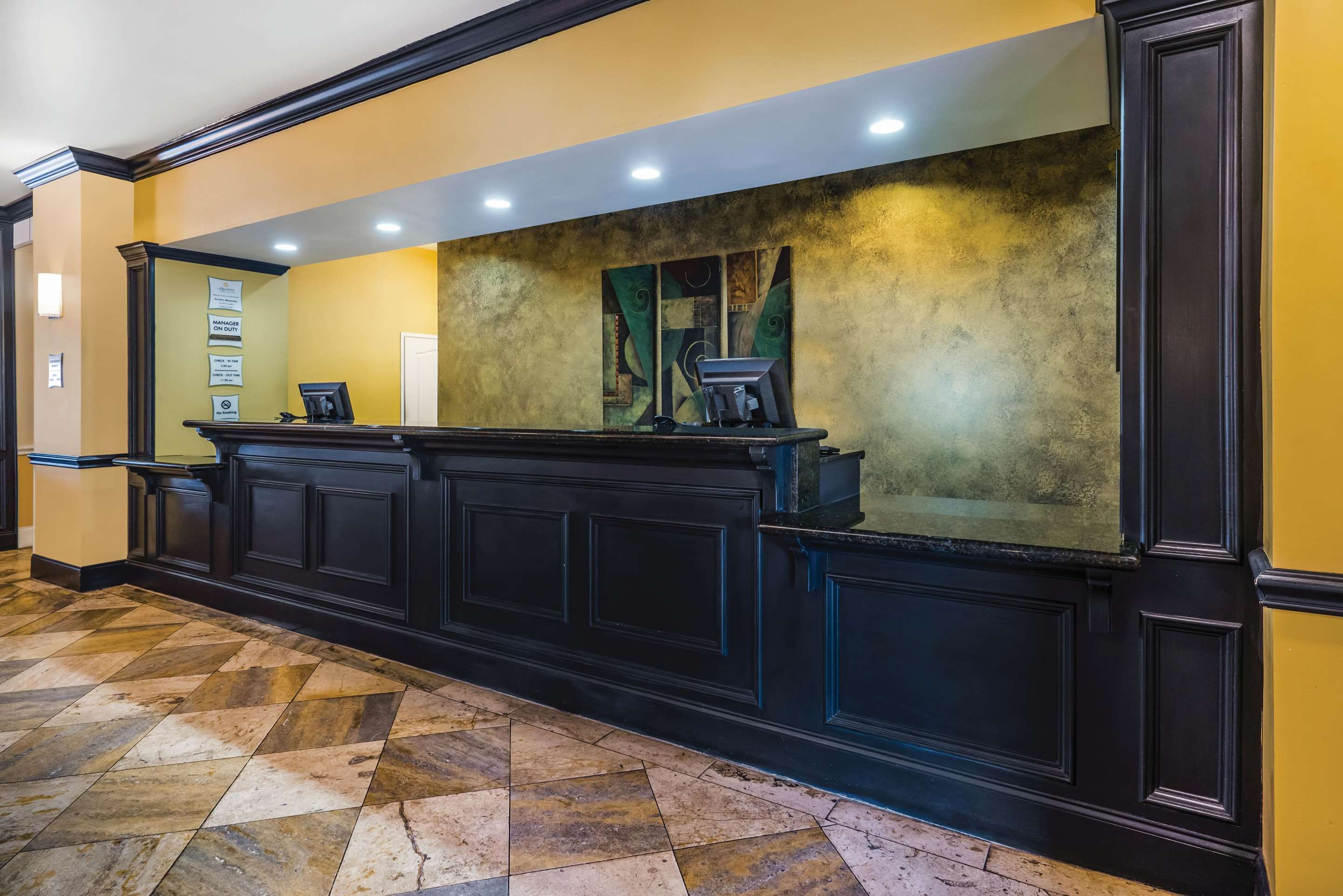 Lobby | La Quinta Inn & Suites by Wyndham Brandon Jackson Airport E