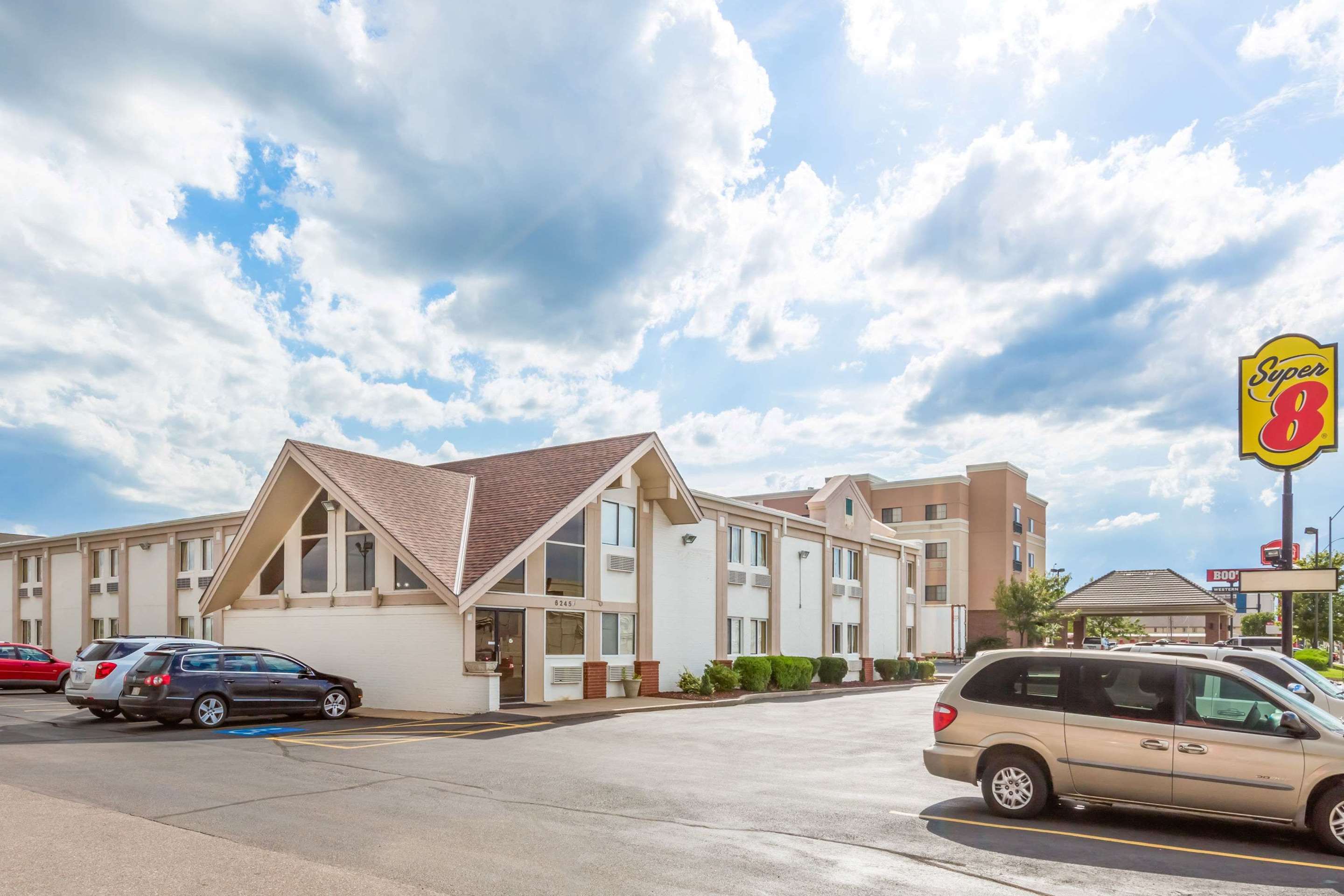 Exterior | Super 8 by Wyndham Wichita Airport