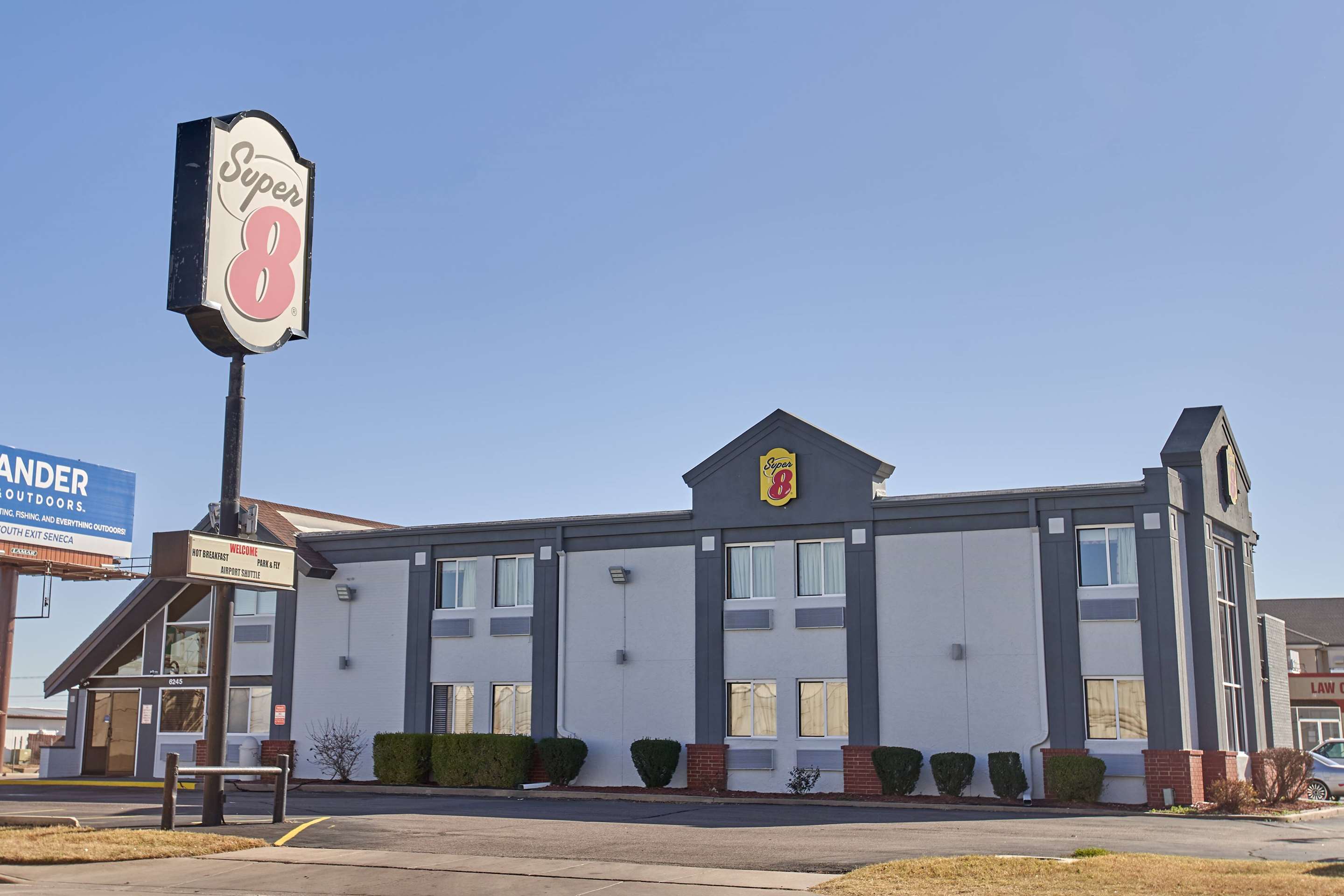 Exterior | Super 8 by Wyndham Wichita Airport