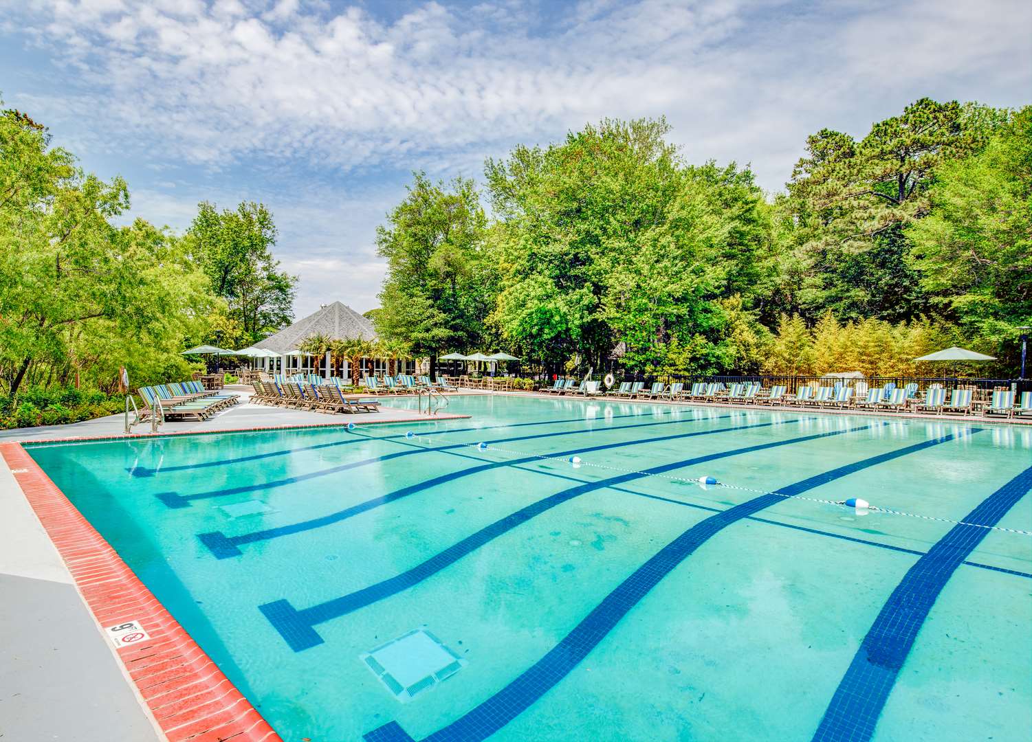 Outdoor Pool | Beachwoods Resort