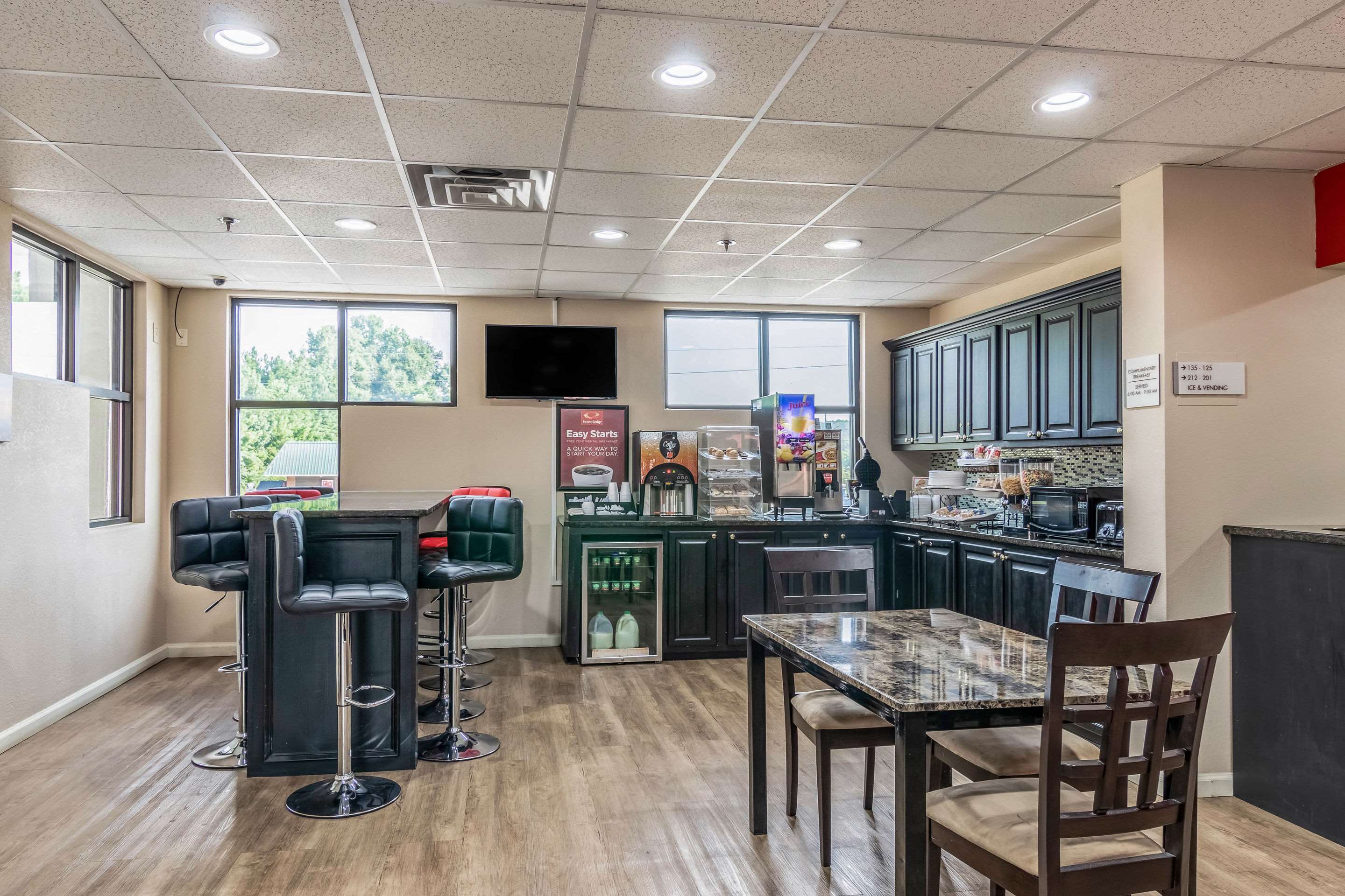 Breakfast area