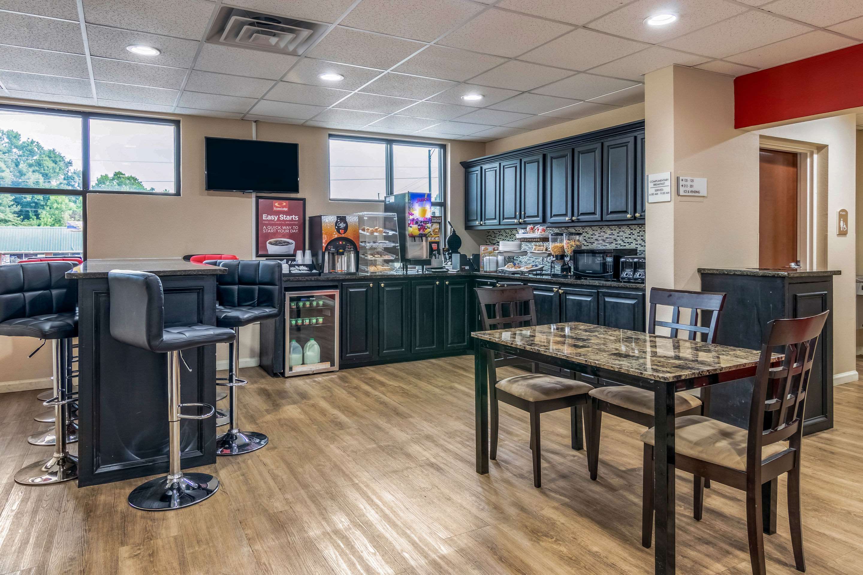 Breakfast area