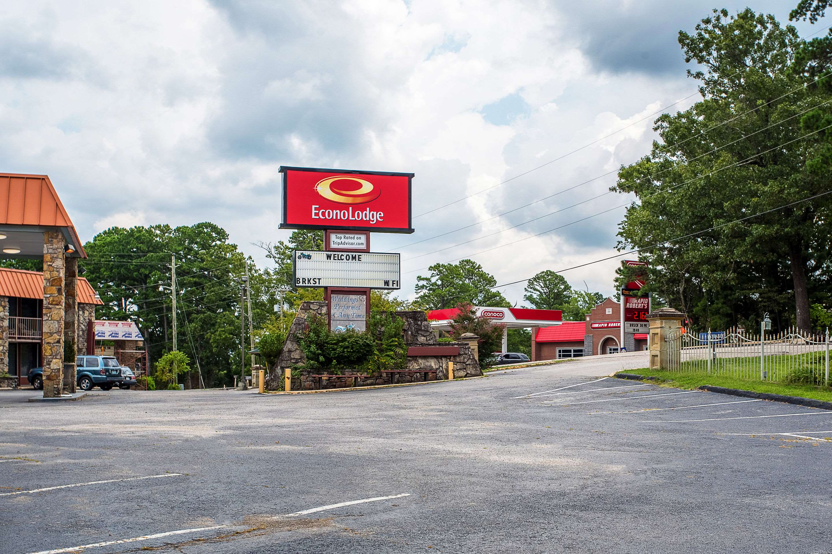 Hotel exterior | Econo Lodge