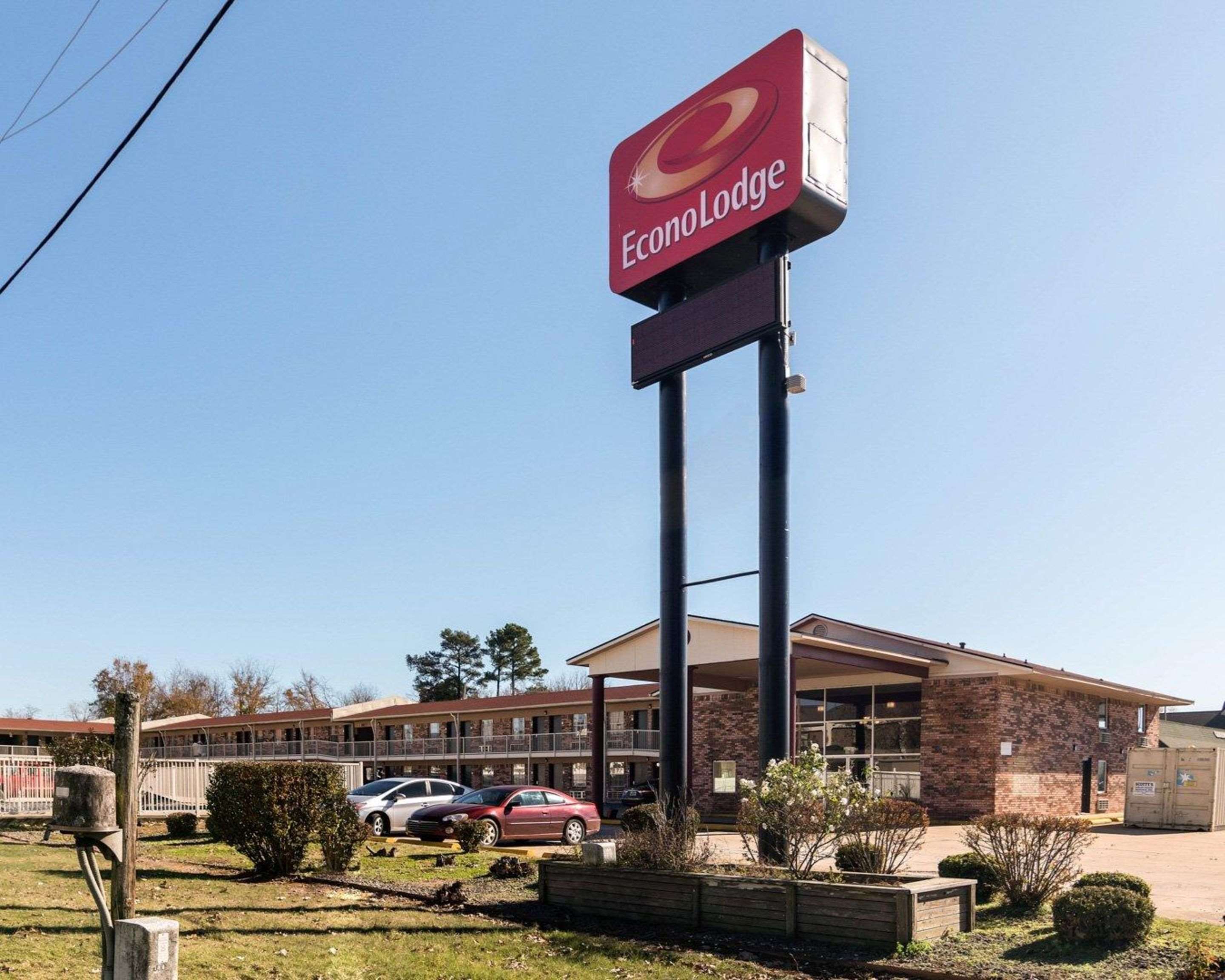 Hotel exterior | Econo Lodge Russellville I-40