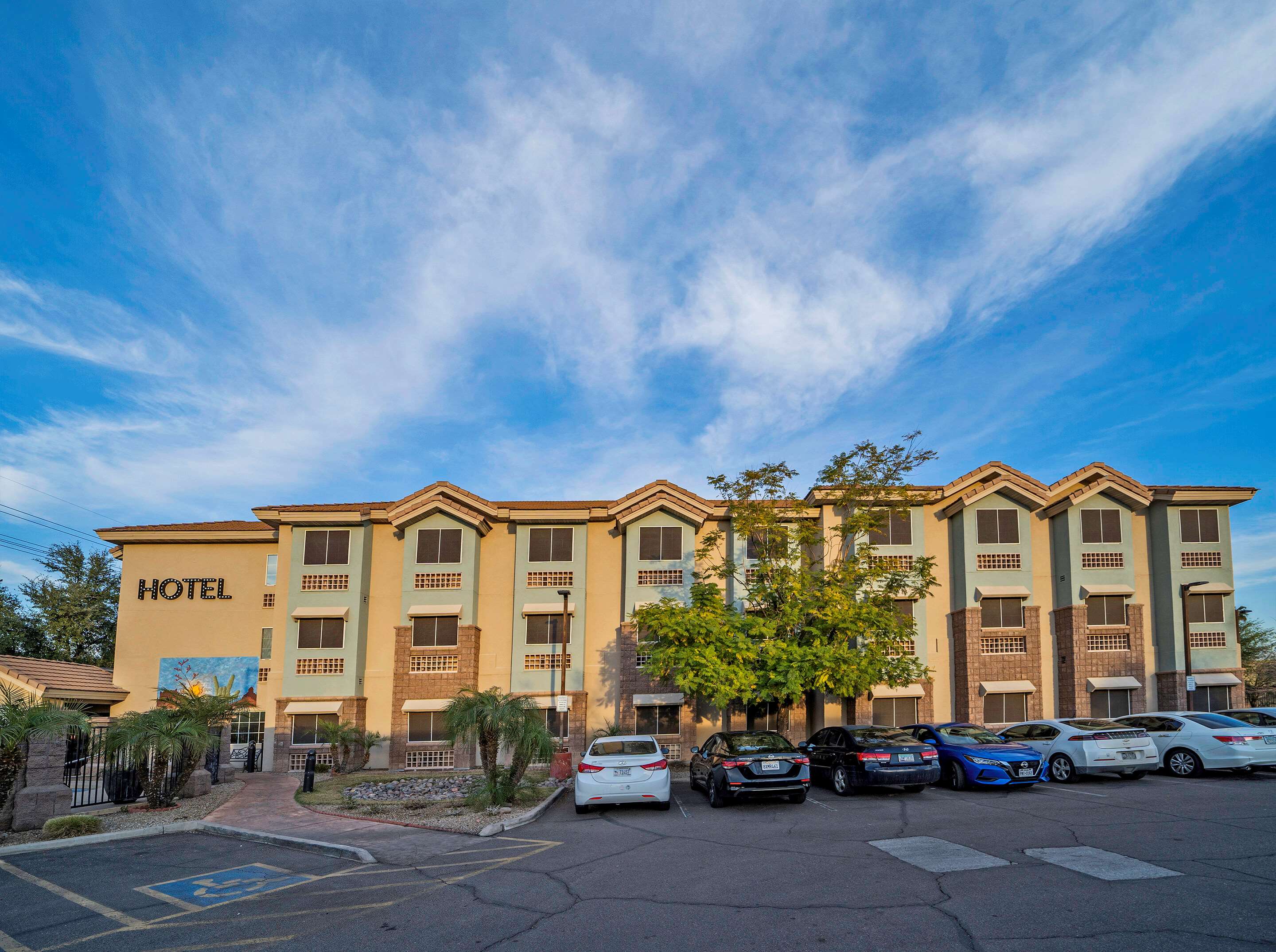 Hotel entrance | Hotel Tempest, Trademark Collection by Wyndham