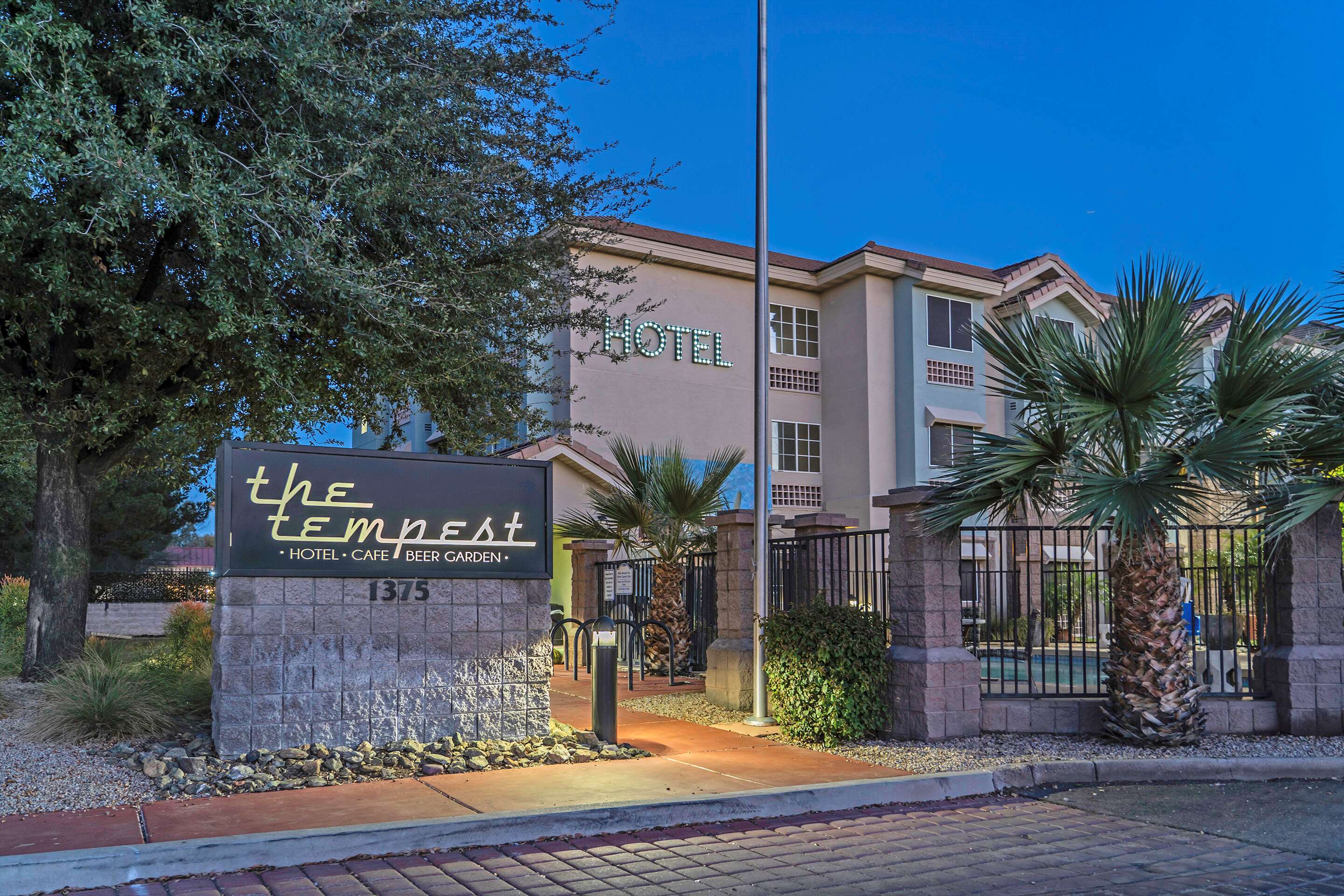 Hotel entrance | Hotel Tempest, Trademark Collection by Wyndham