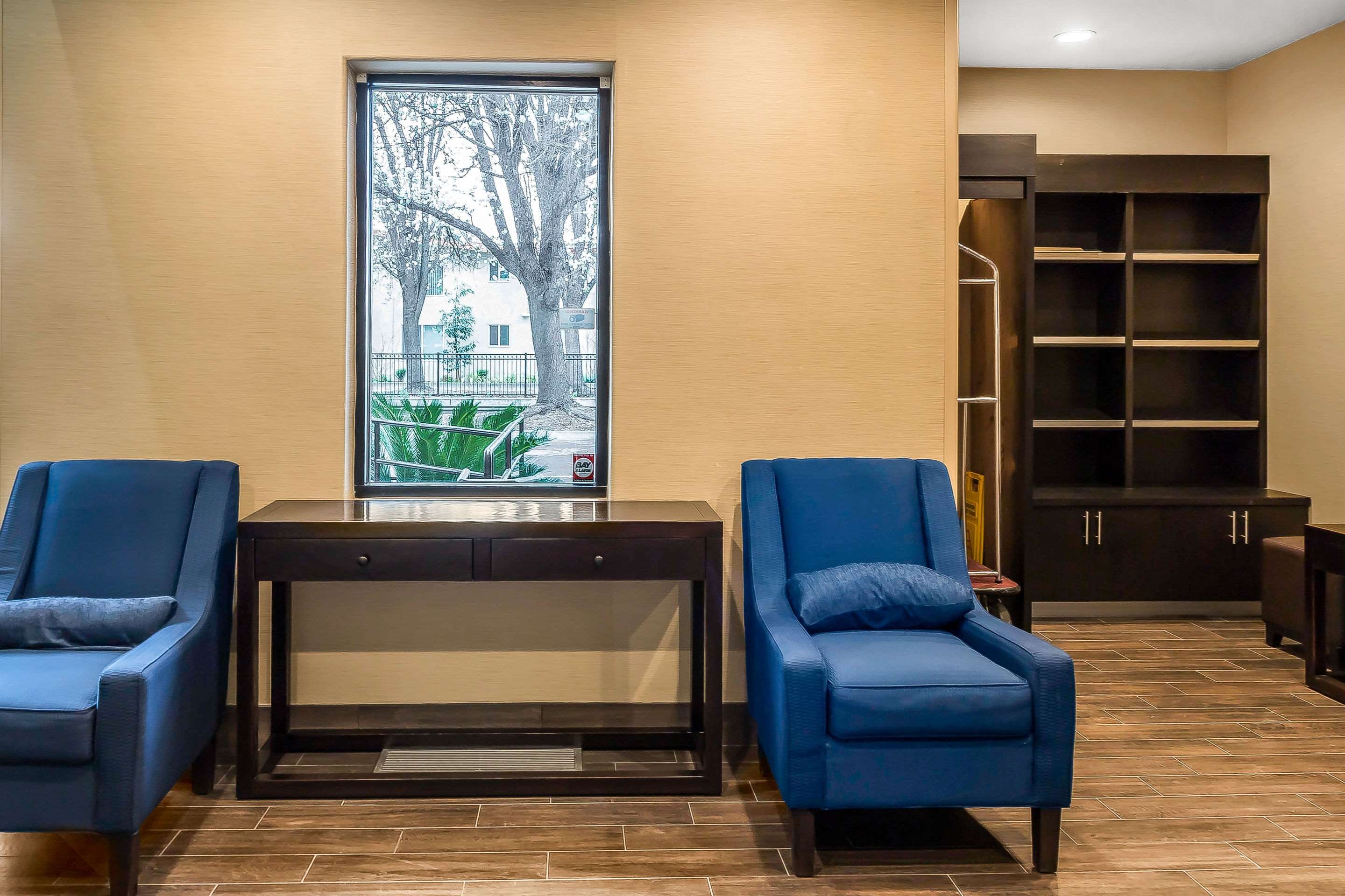 Hotel lobby | Comfort Suites San Jose Airport