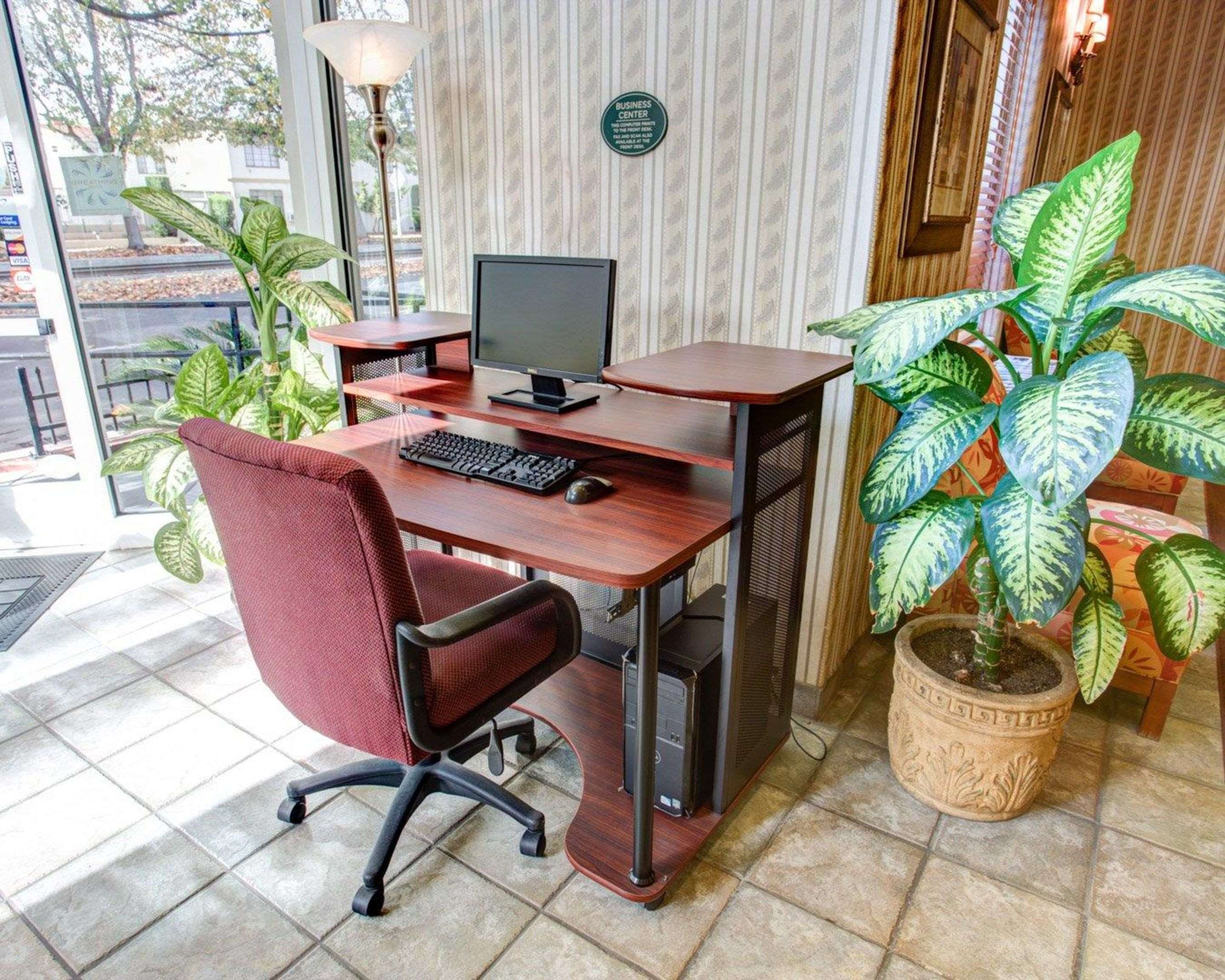 Business center with high-speed Internet access | Comfort Suites San Jose Airport