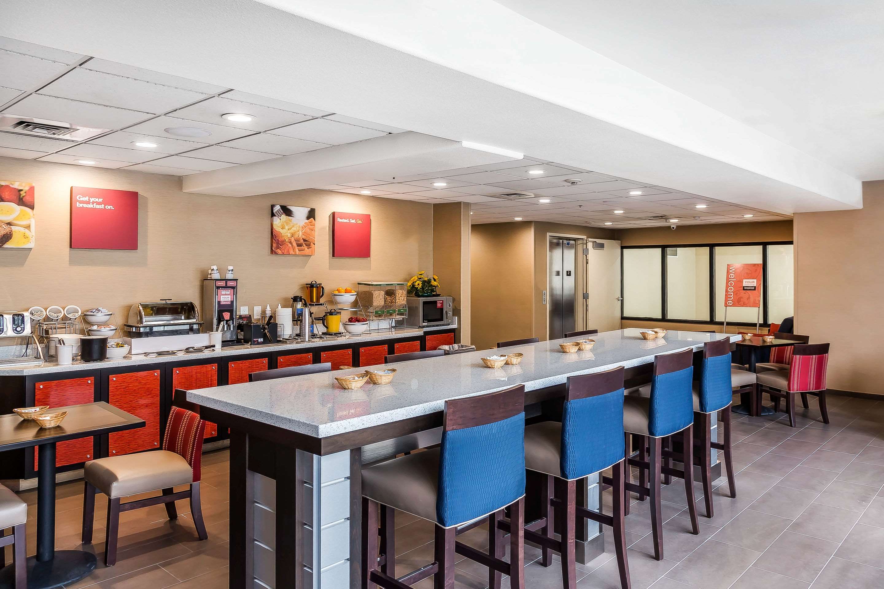 Spacious breakfast area | Comfort Suites San Jose Airport
