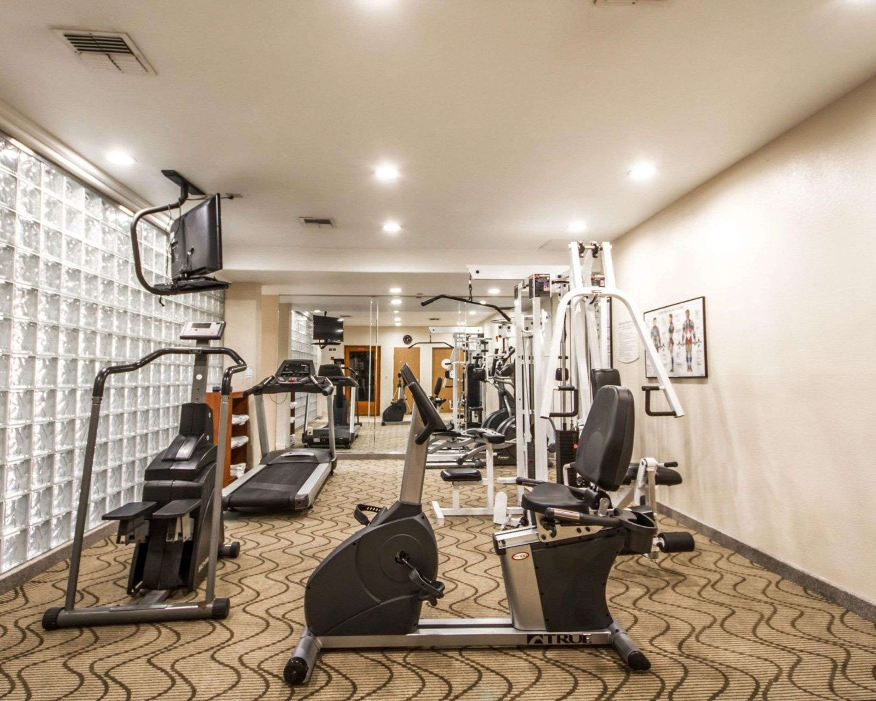 Fitness center | Comfort Inn & Suites Oakland