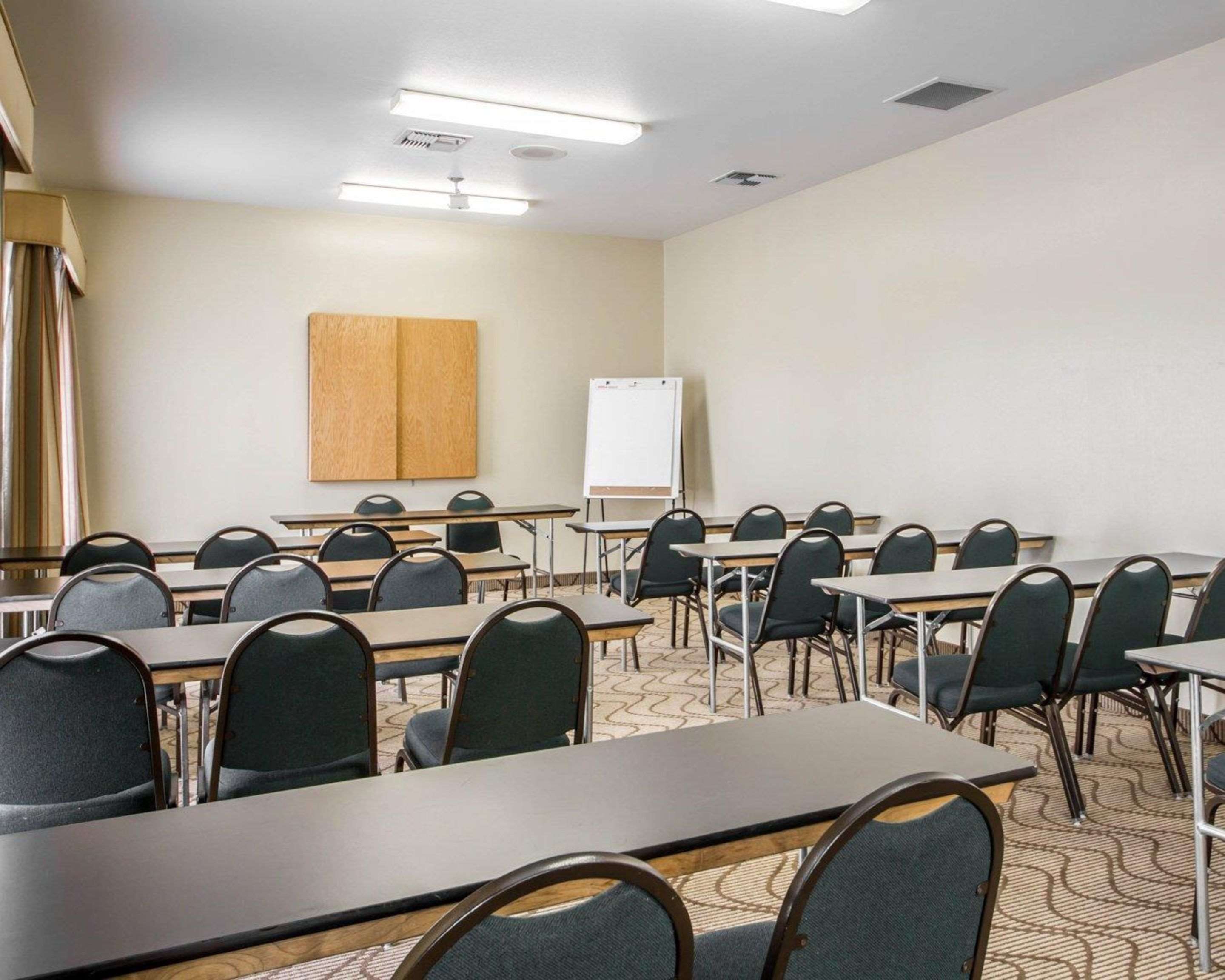 Meeting room with classroom-style setup | Comfort Inn & Suites Oakland