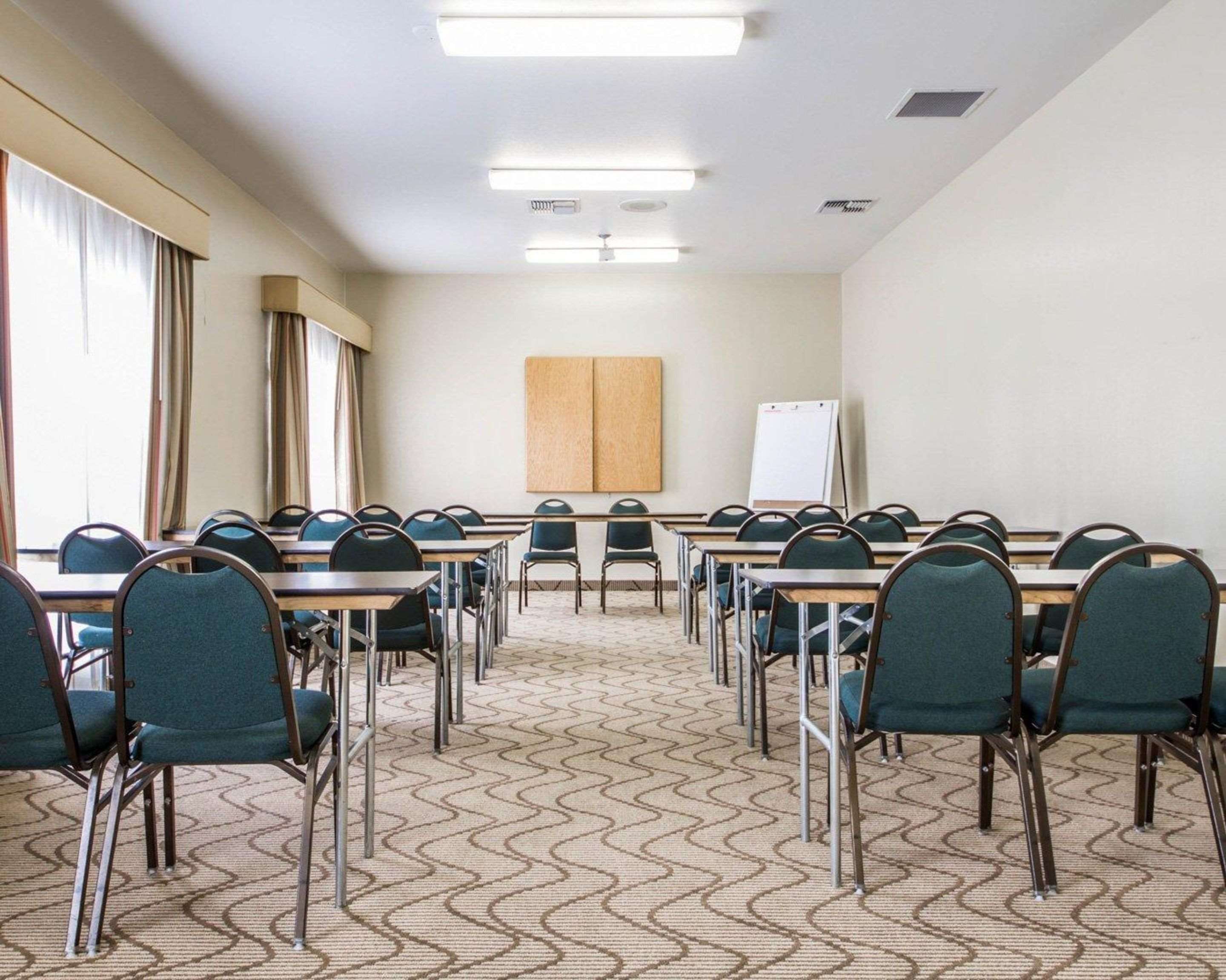 Meeting room | Comfort Inn & Suites Oakland