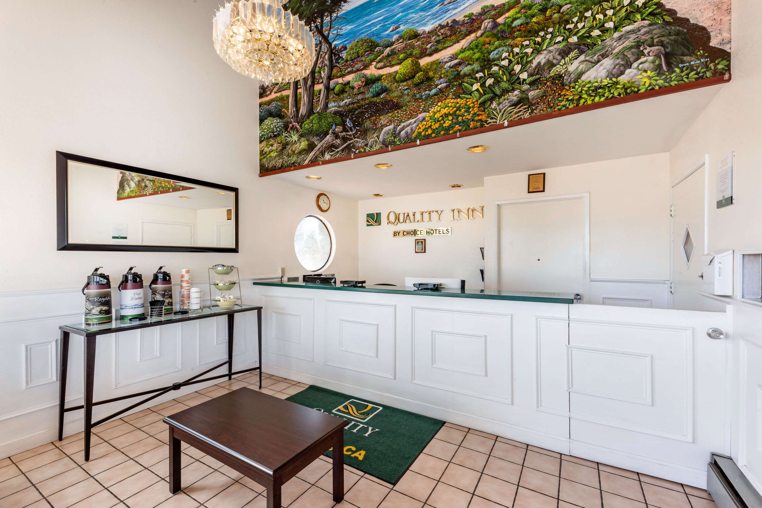 Hotel lobby | Quality Inn Monterey