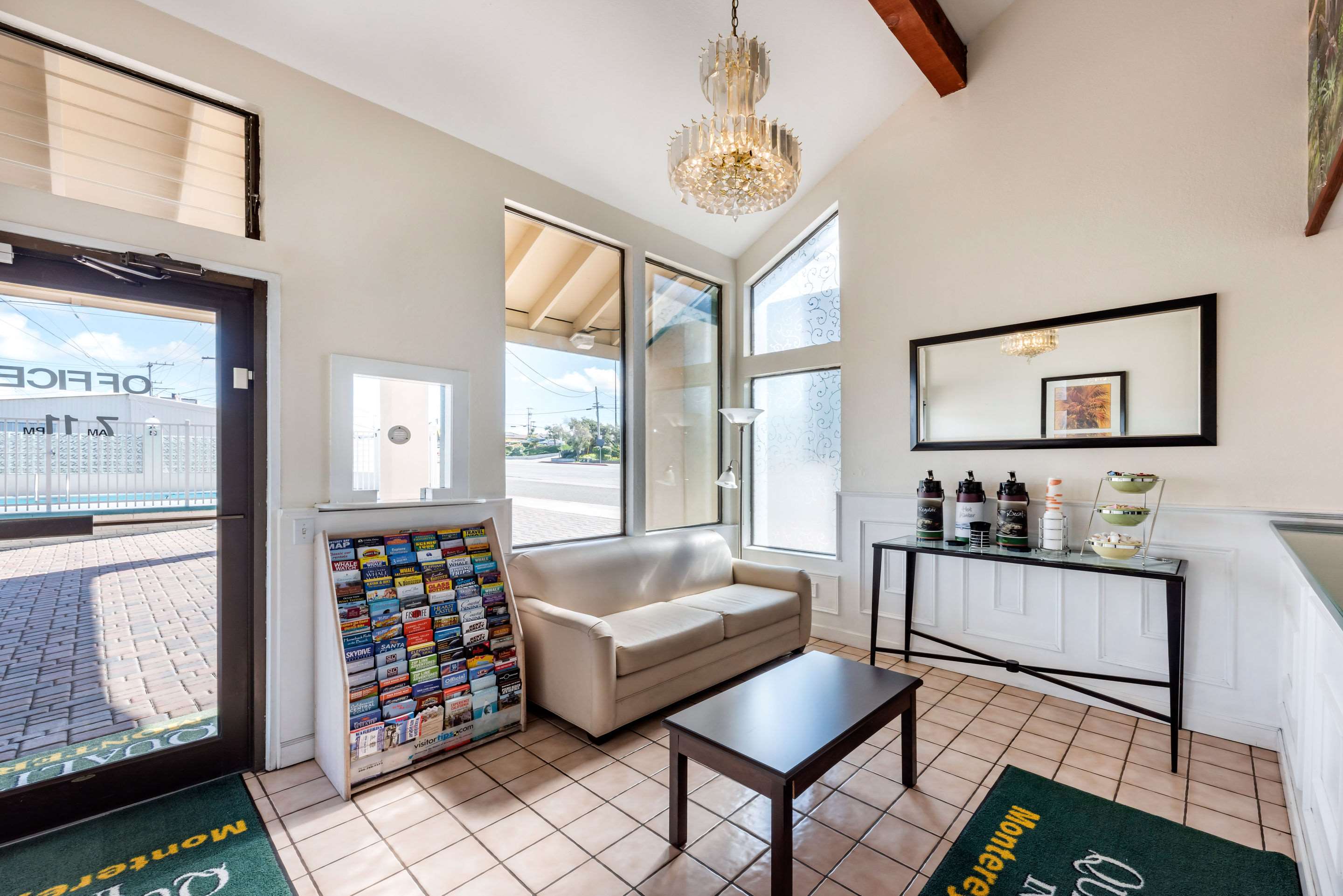 Hotel lobby | Quality Inn Monterey