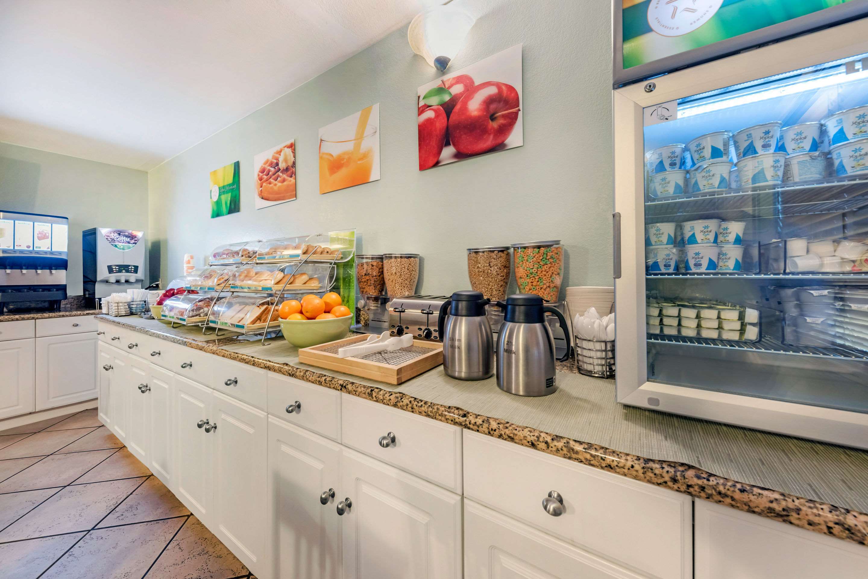 Breakfast area | Quality Inn Monterey