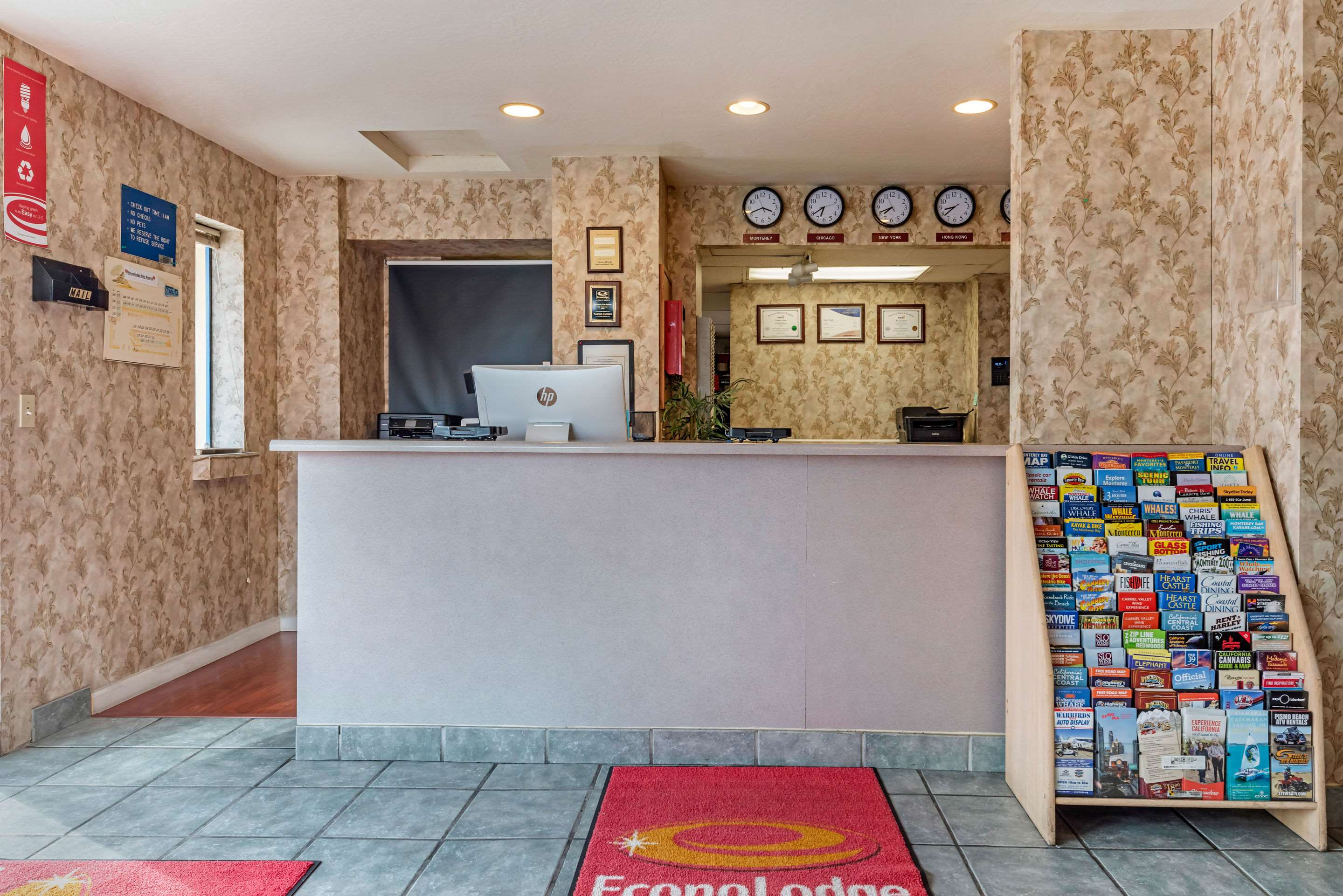 Hotel lobby | Econo Lodge Bay Breeze