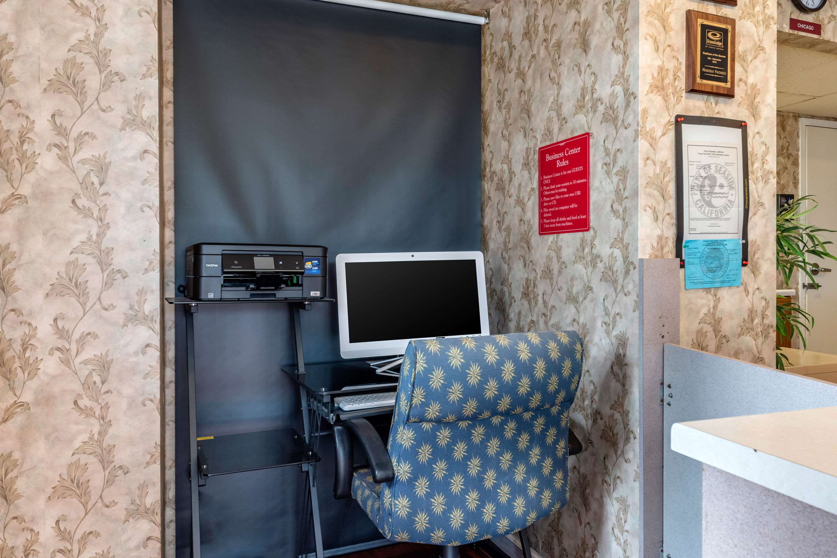 Business center | Econo Lodge Bay Breeze