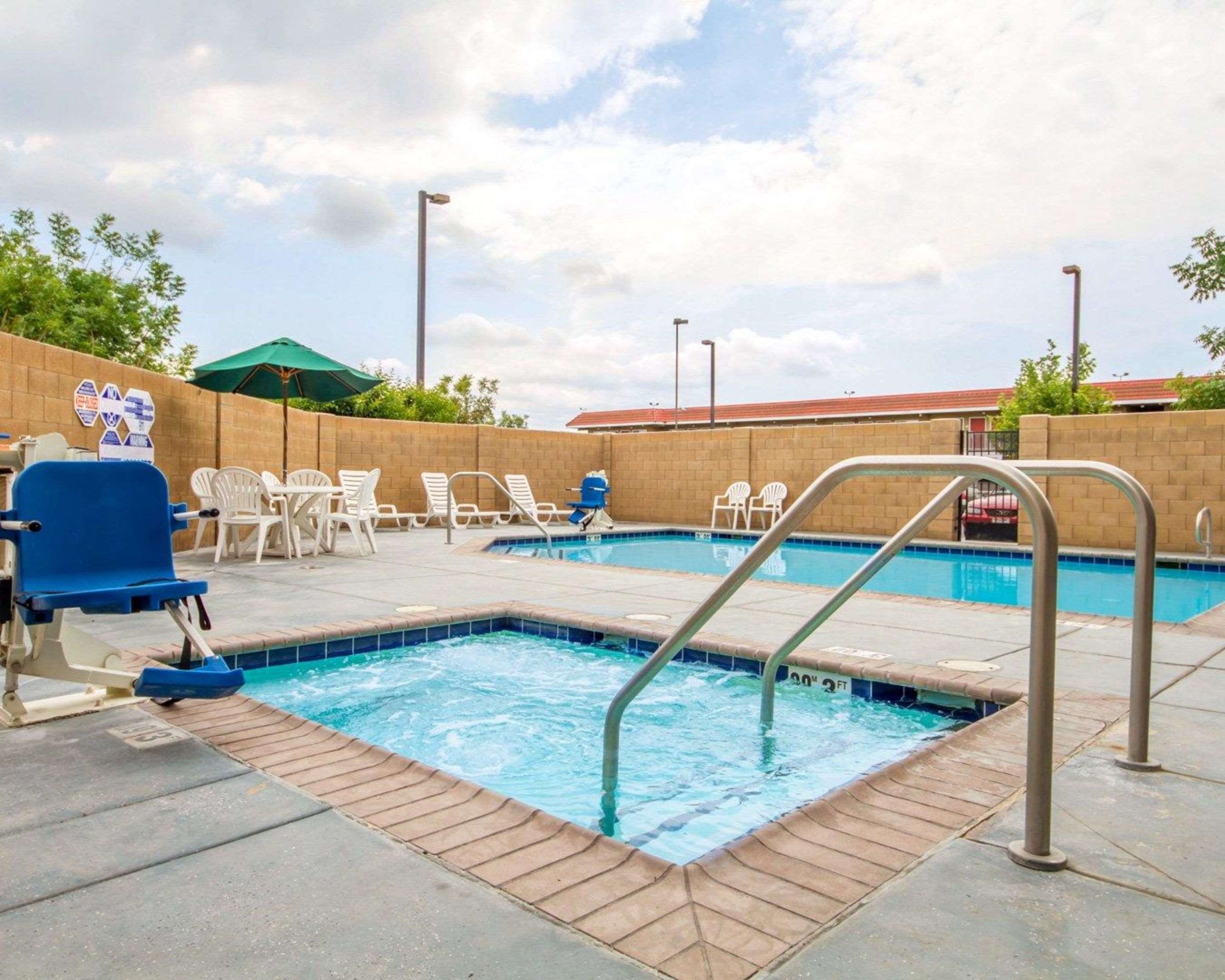Outdoor hot tub | Comfort Suites Turlock