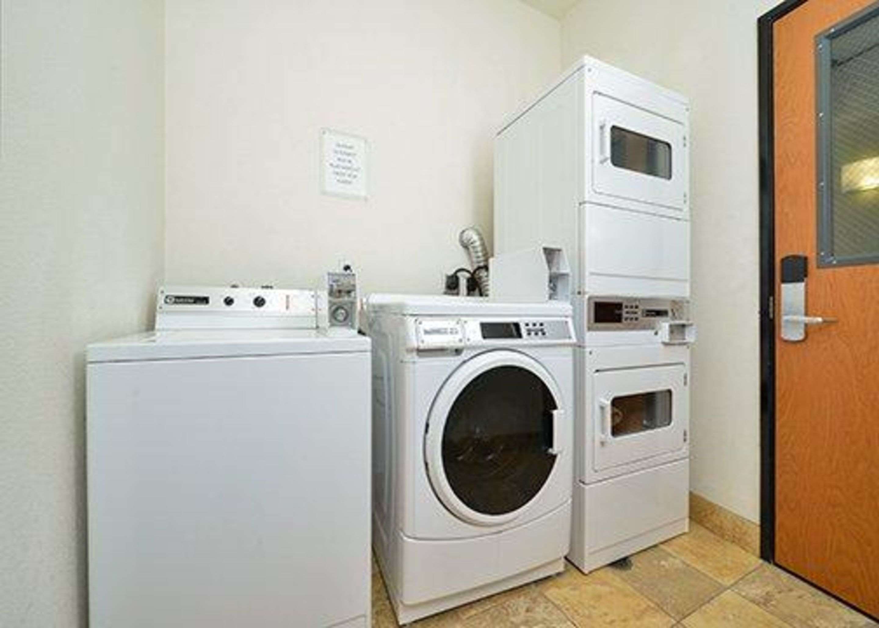 Guest laundry facilities | Comfort Suites Turlock