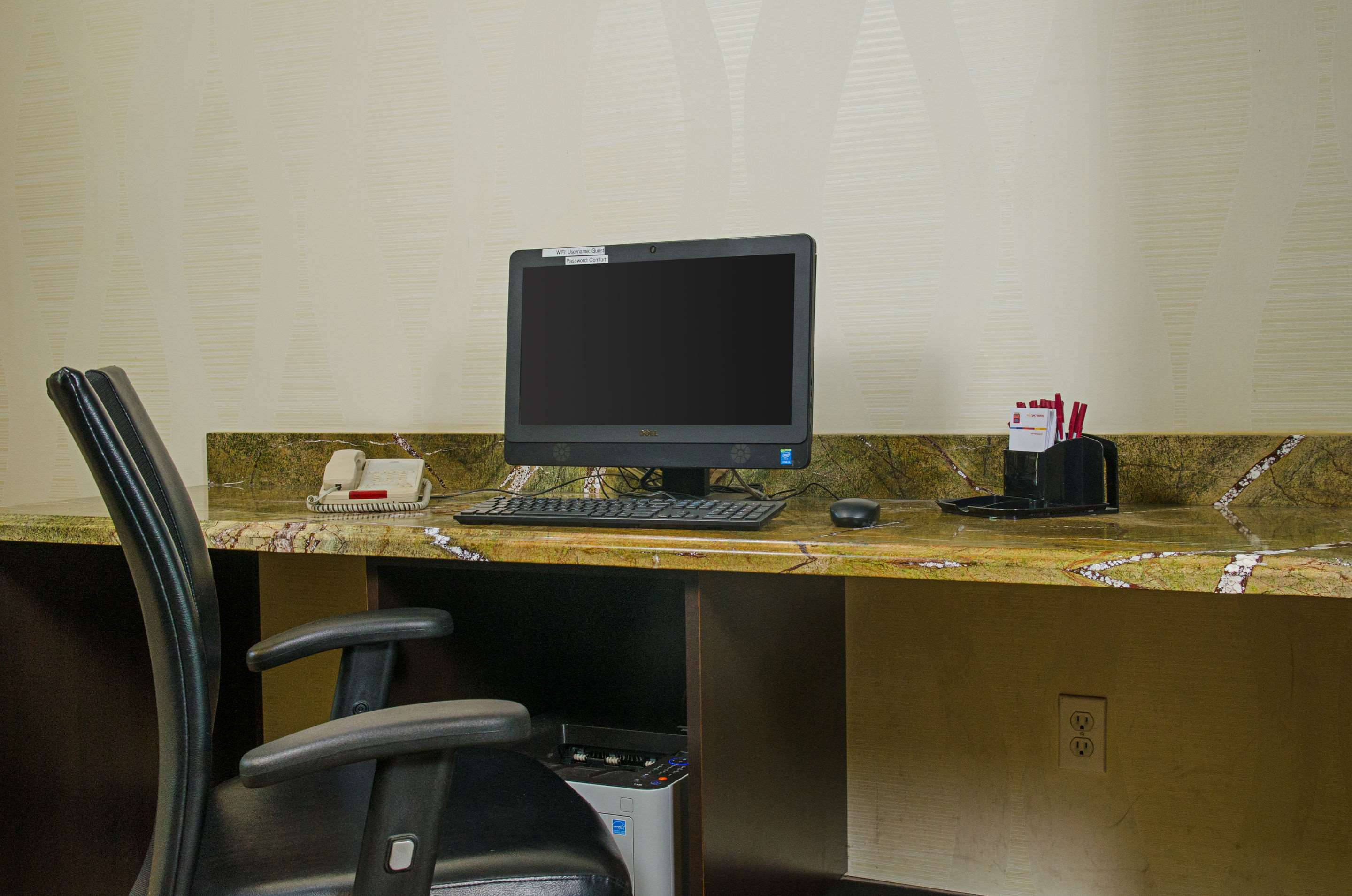 Business center | Comfort Suites Turlock