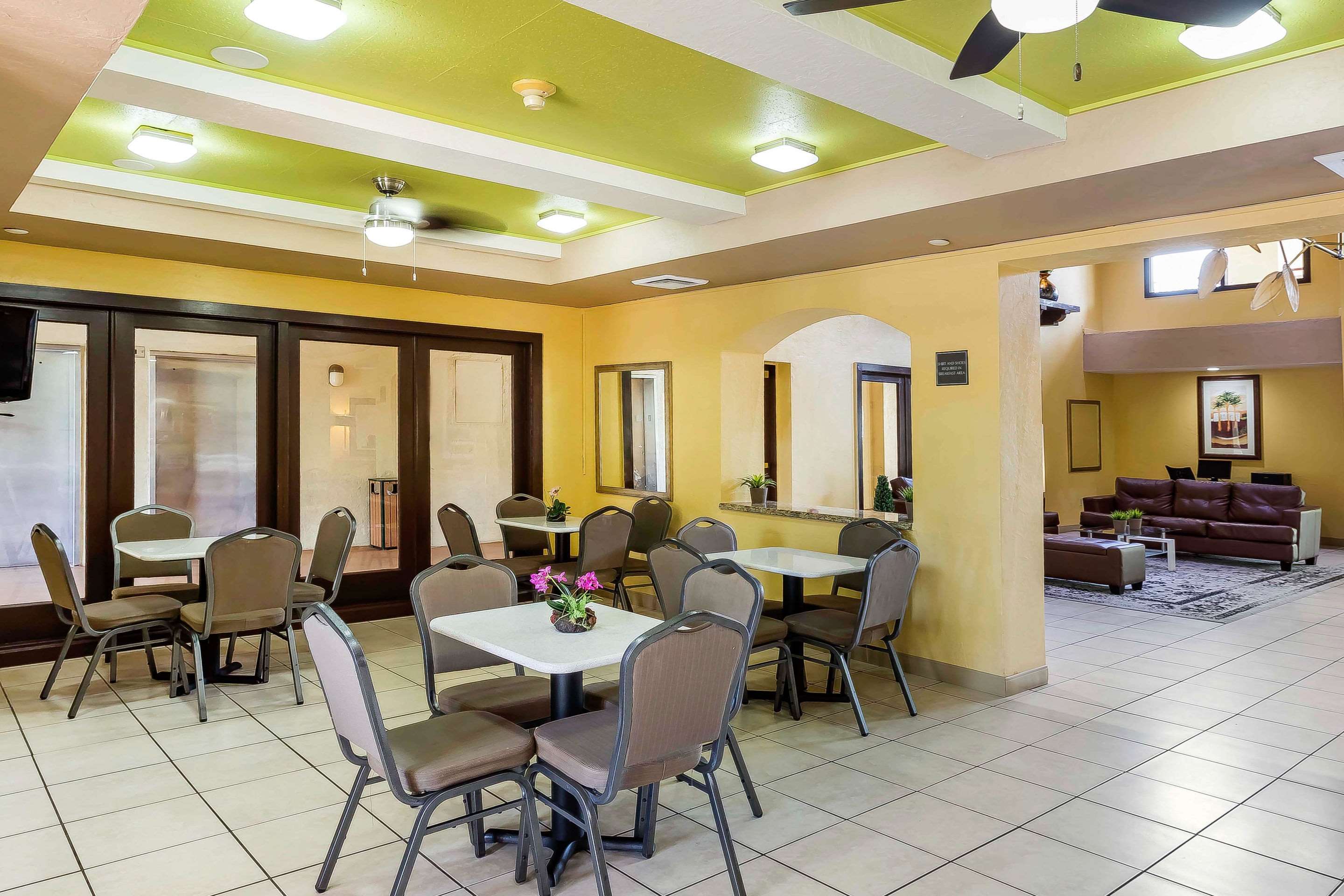 Breakfast area | Boca Suites Deerfield Beach