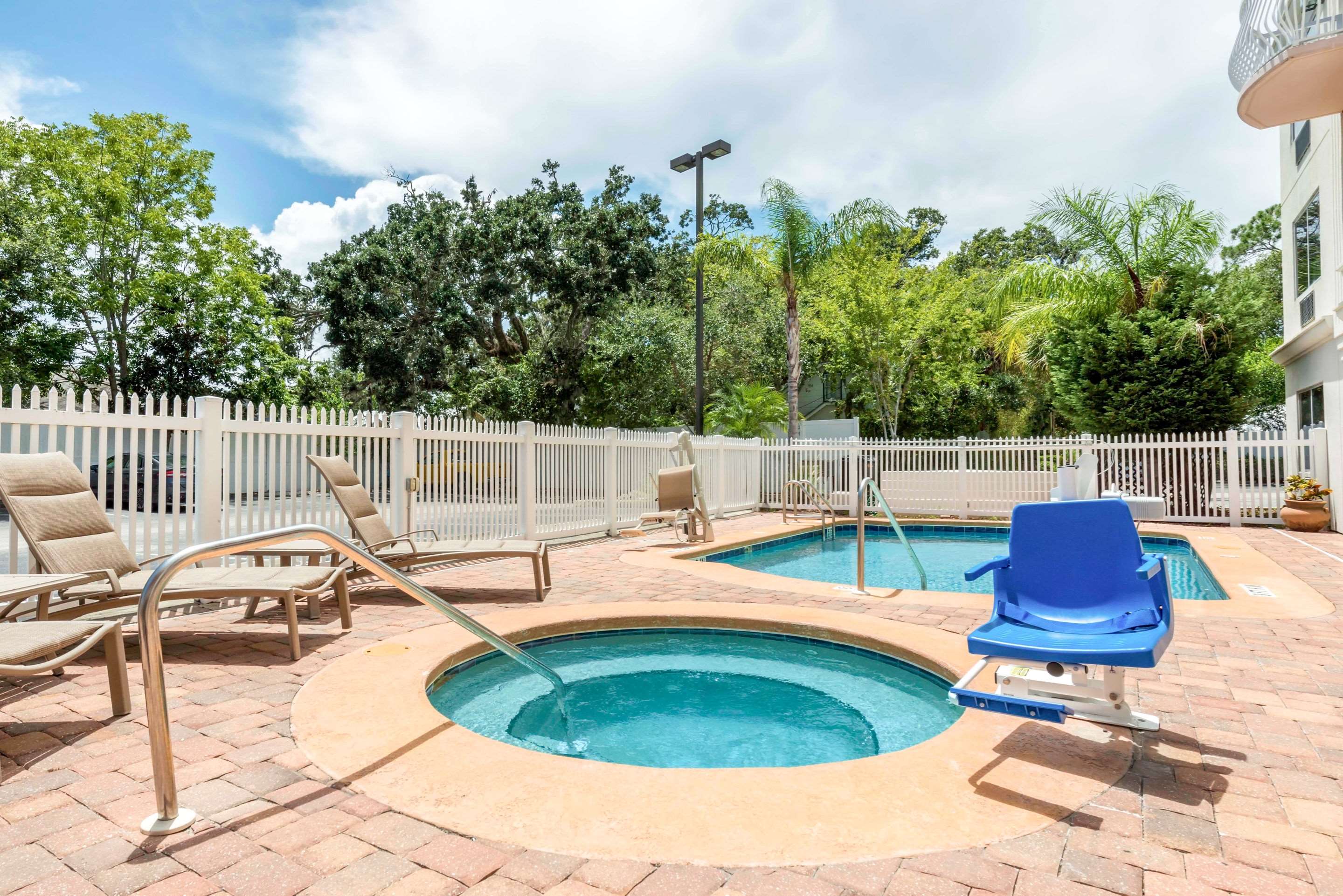 Outdoor hot tub | Villa Victor, Ascend Hotel Collection
