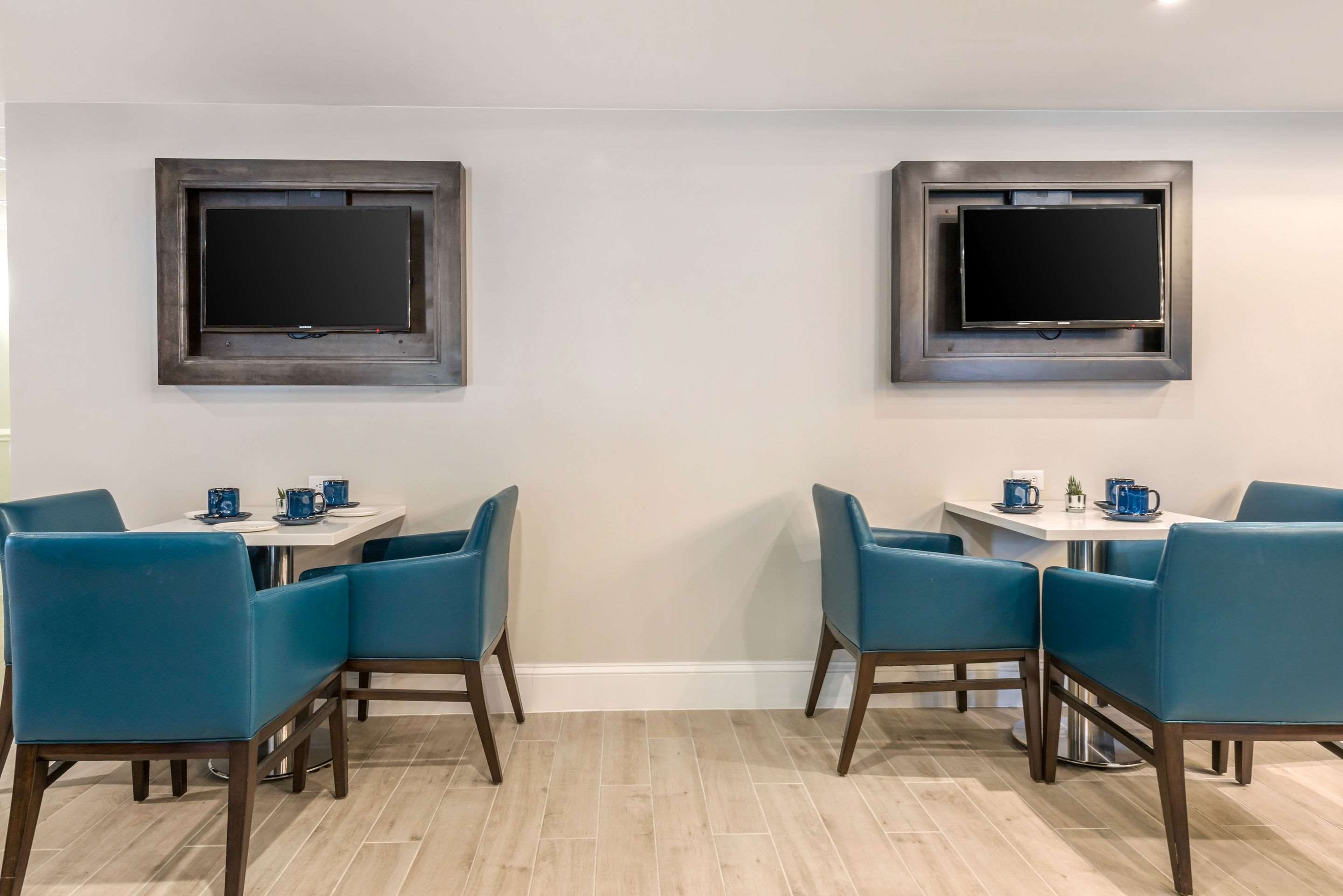 Spacious breakfast area | Villa Victor, Ascend Hotel Collection