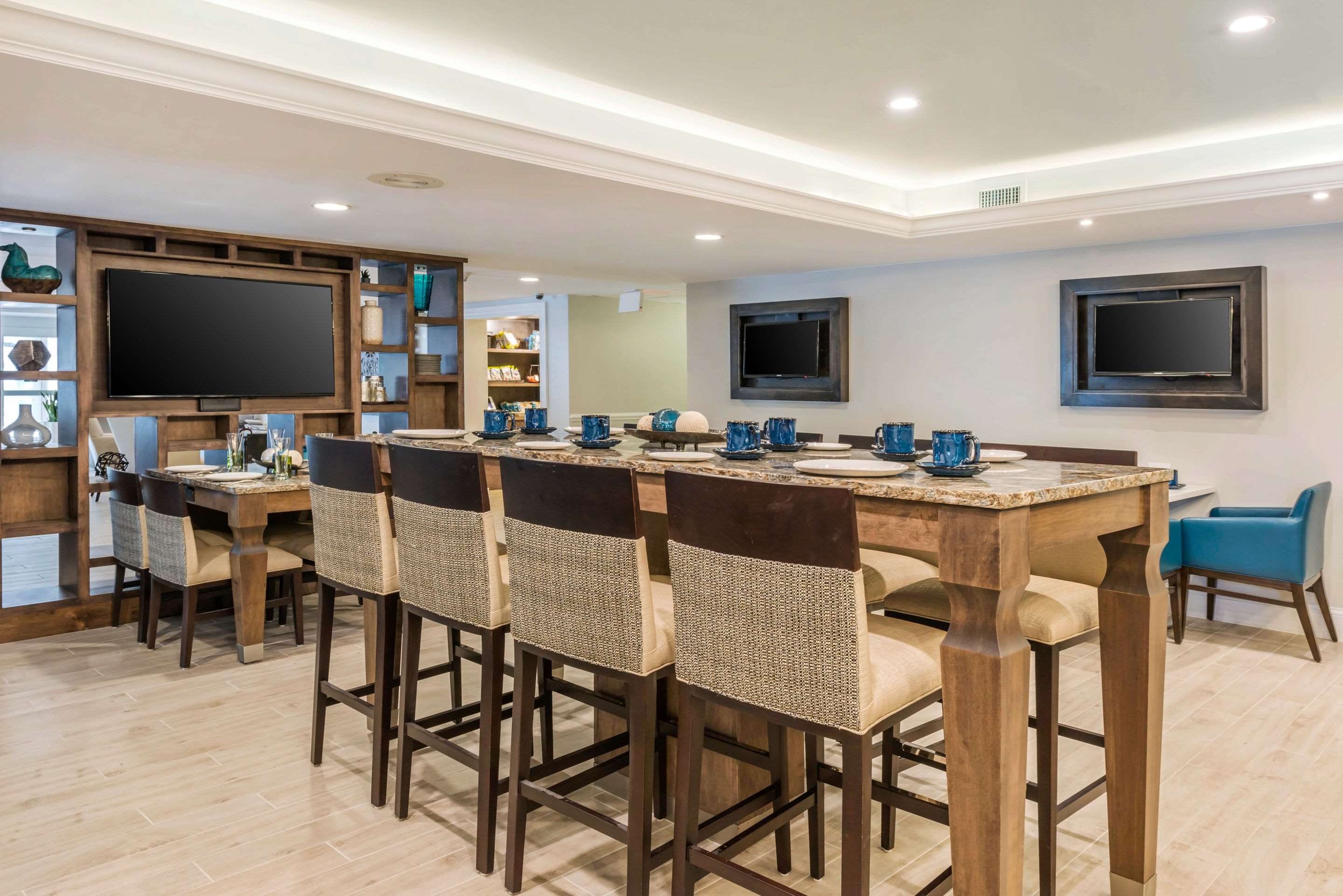 Spacious breakfast area | Villa Victor, Ascend Hotel Collection