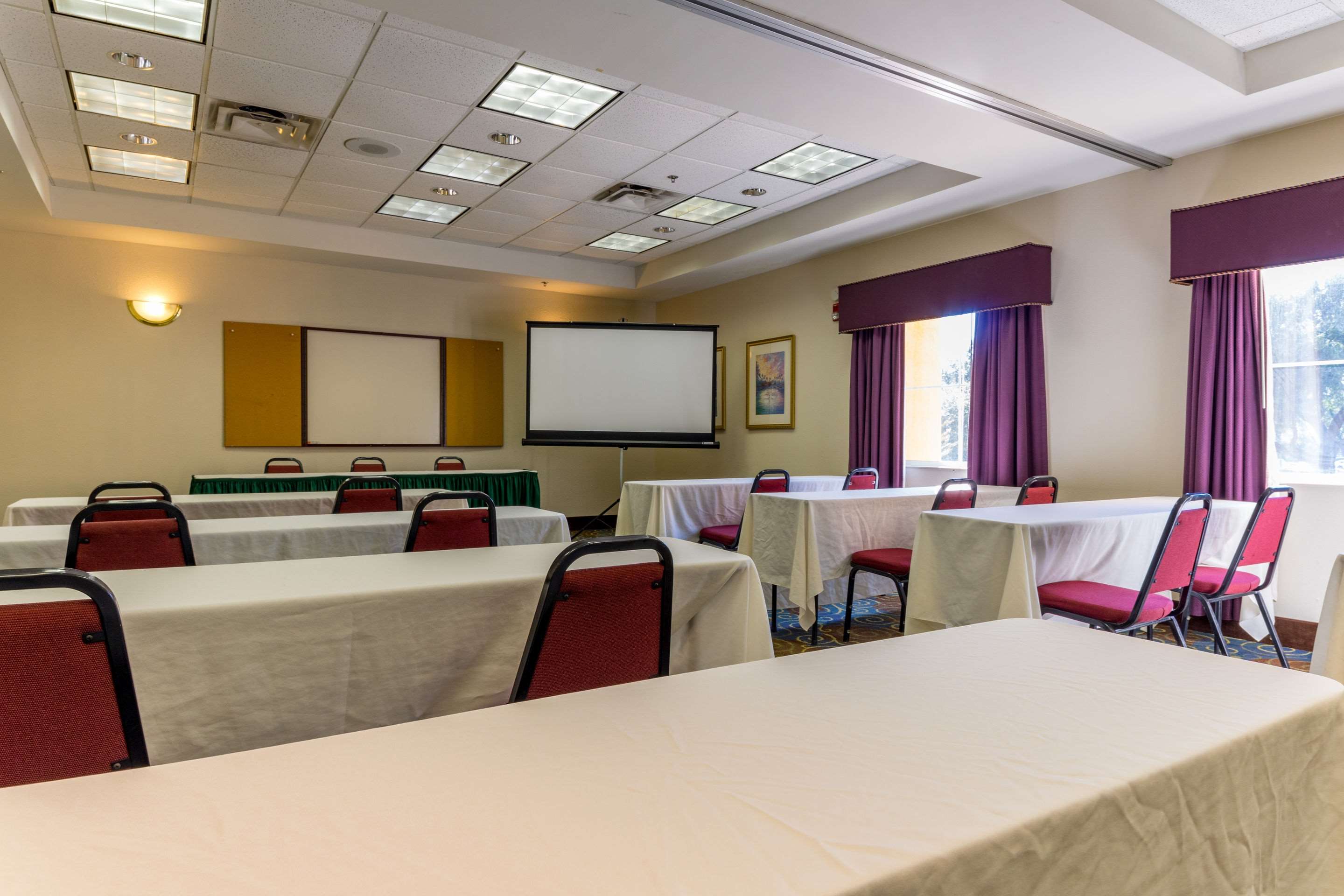 Banquet meeting room with audiovisual equipment | Quality Suites Lake Buena Vista