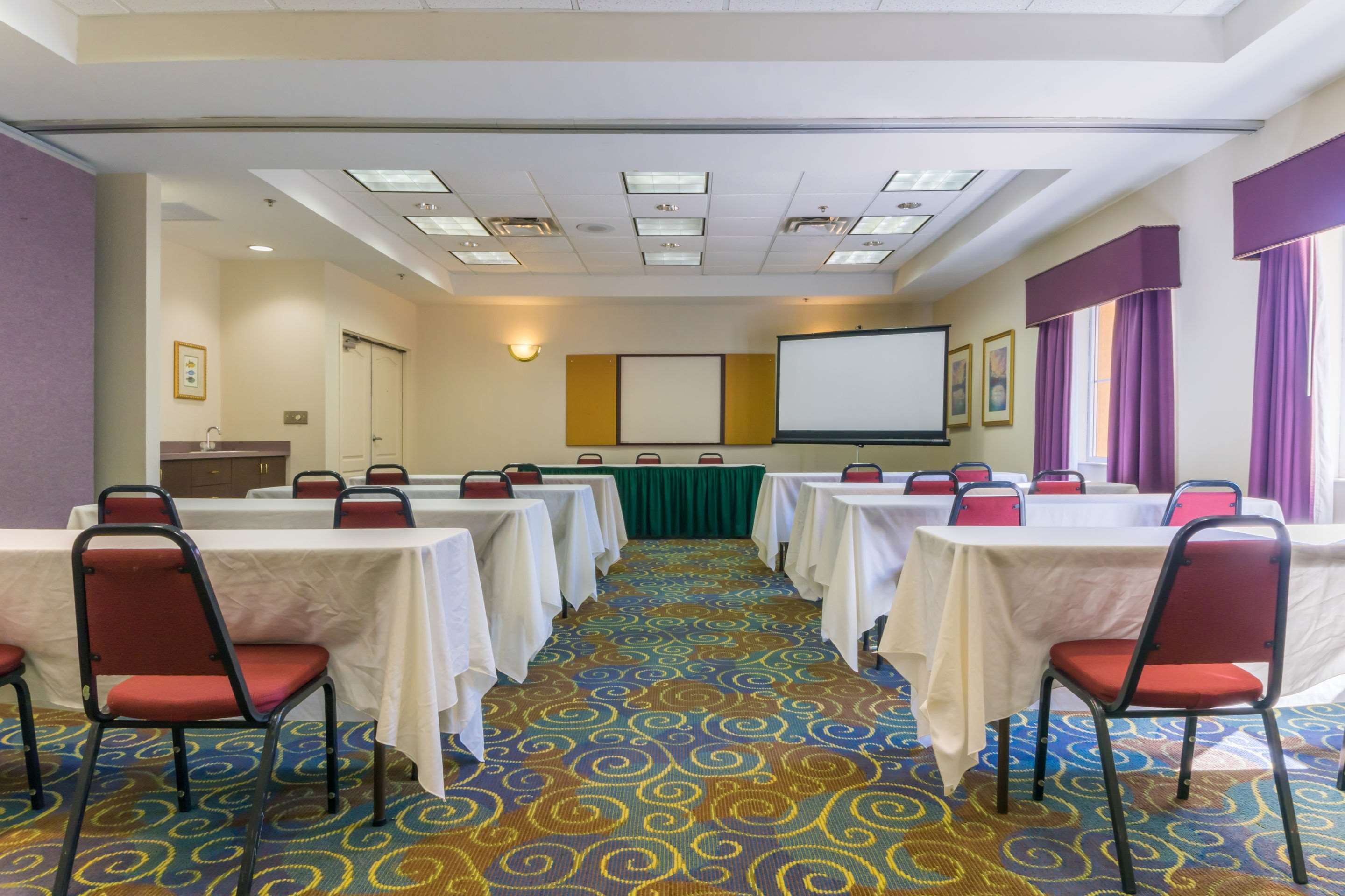 Banquet meeting room with audiovisual equipment | Quality Suites Lake Buena Vista