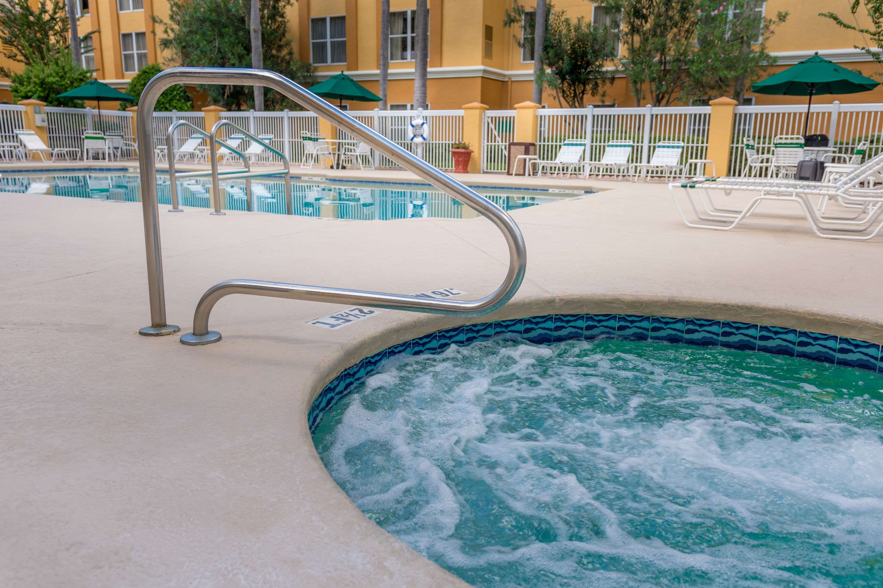 Outdoor hot tub | Quality Suites Lake Buena Vista