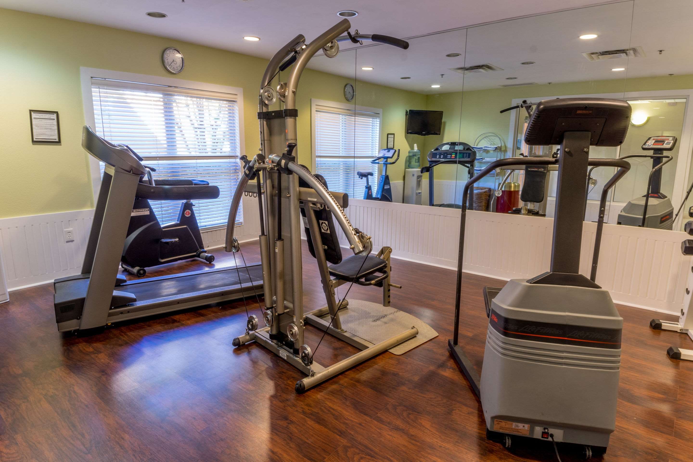 Exercise room | Quality Suites Lake Buena Vista