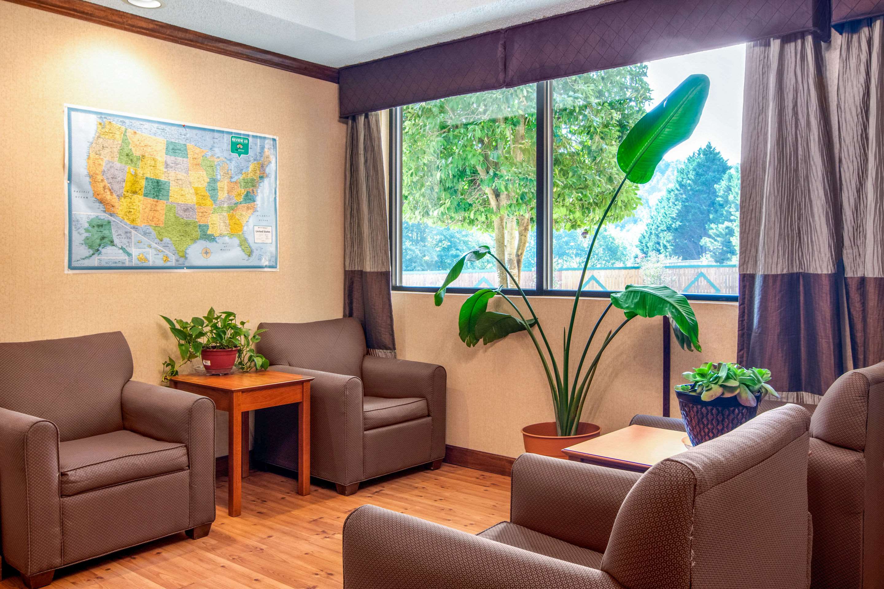 Hotel lobby | Econo Lodge Helen