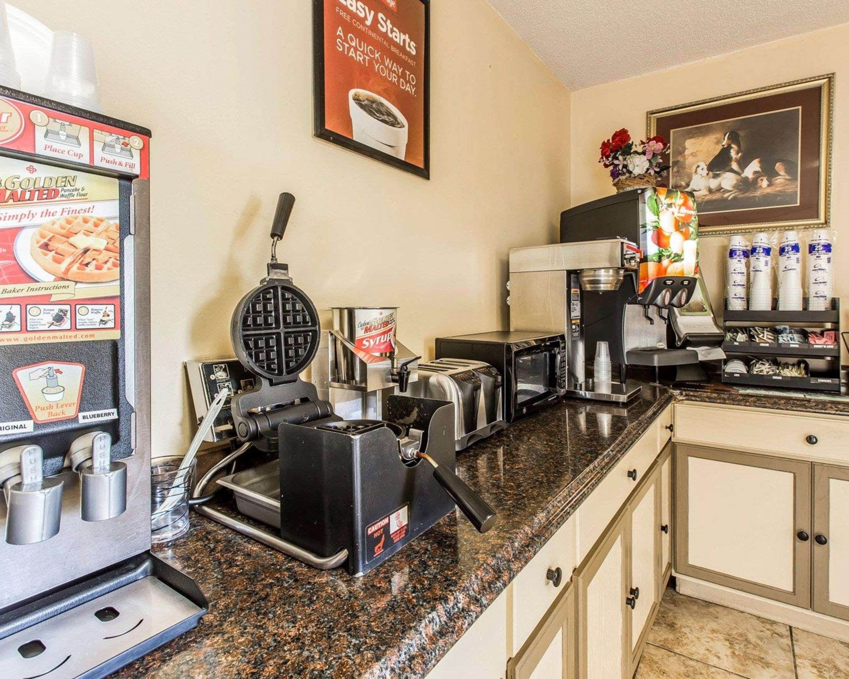 Free breakfast with waffles | Econo Lodge