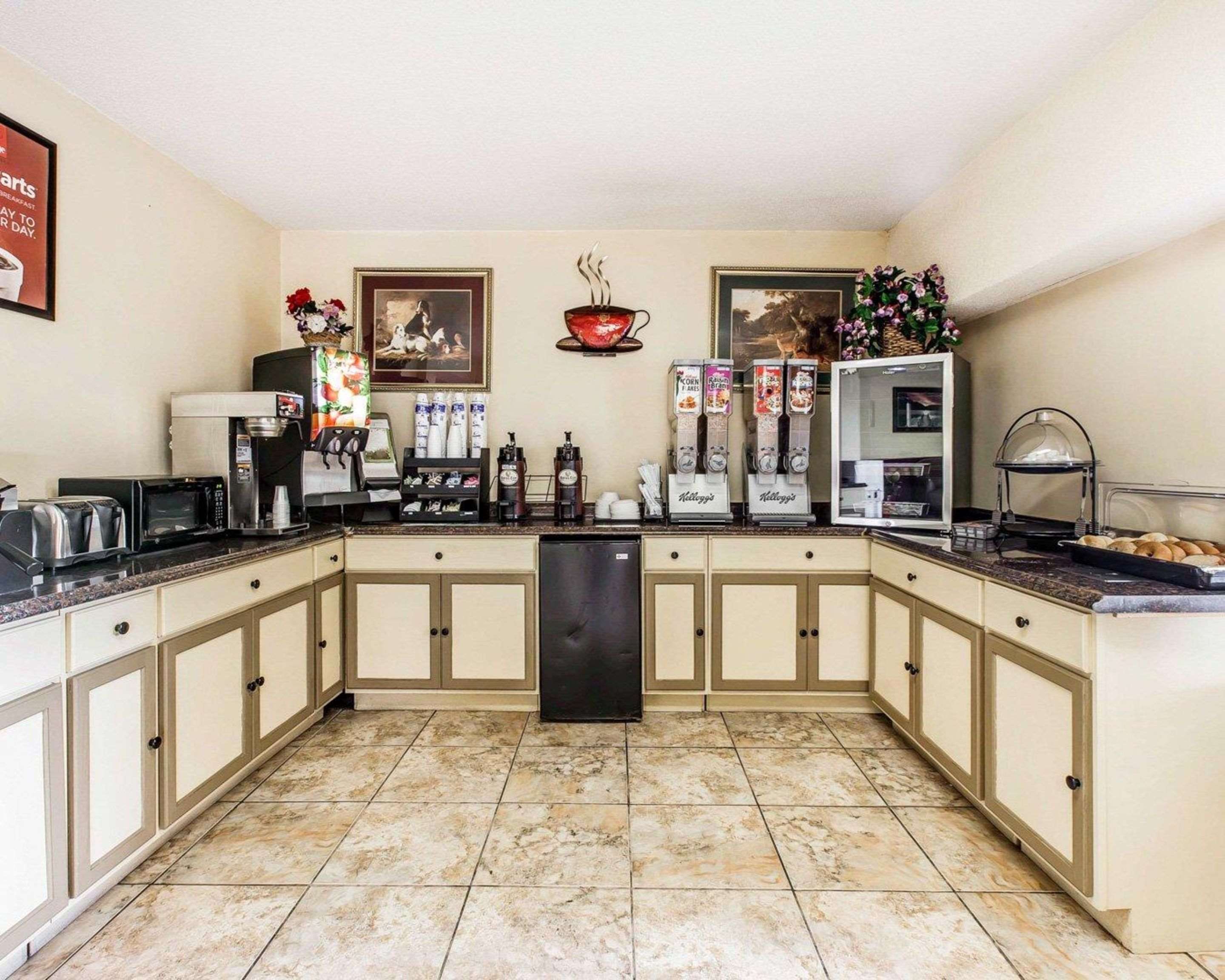 Breakfast room | Econo Lodge