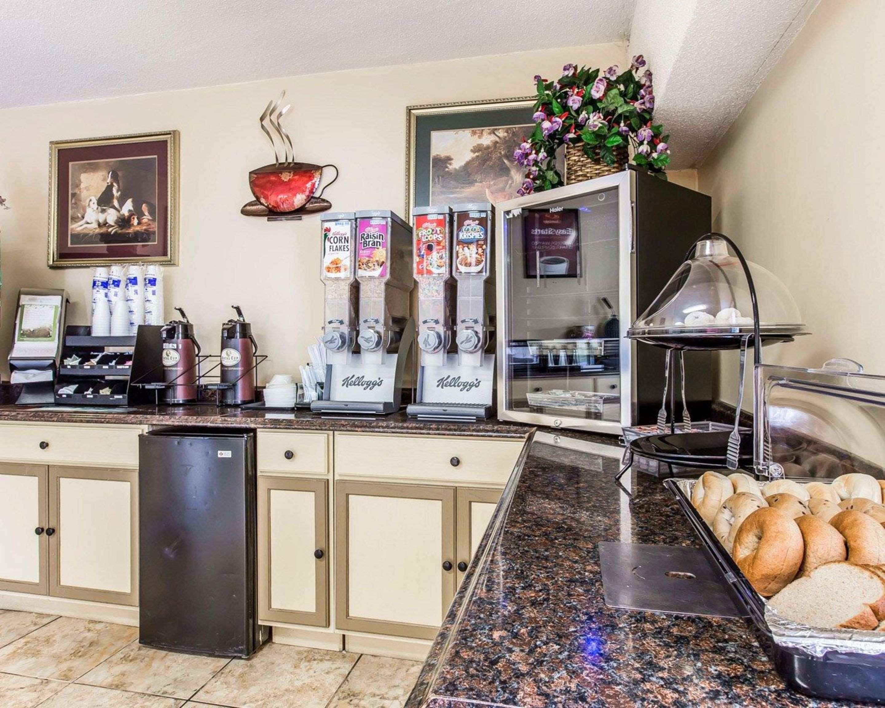 Breakfast counter | Econo Lodge