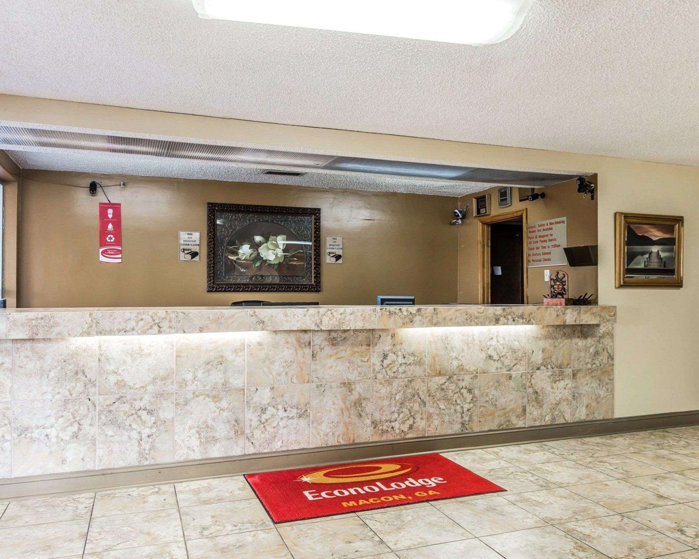 Front desk | Econo Lodge