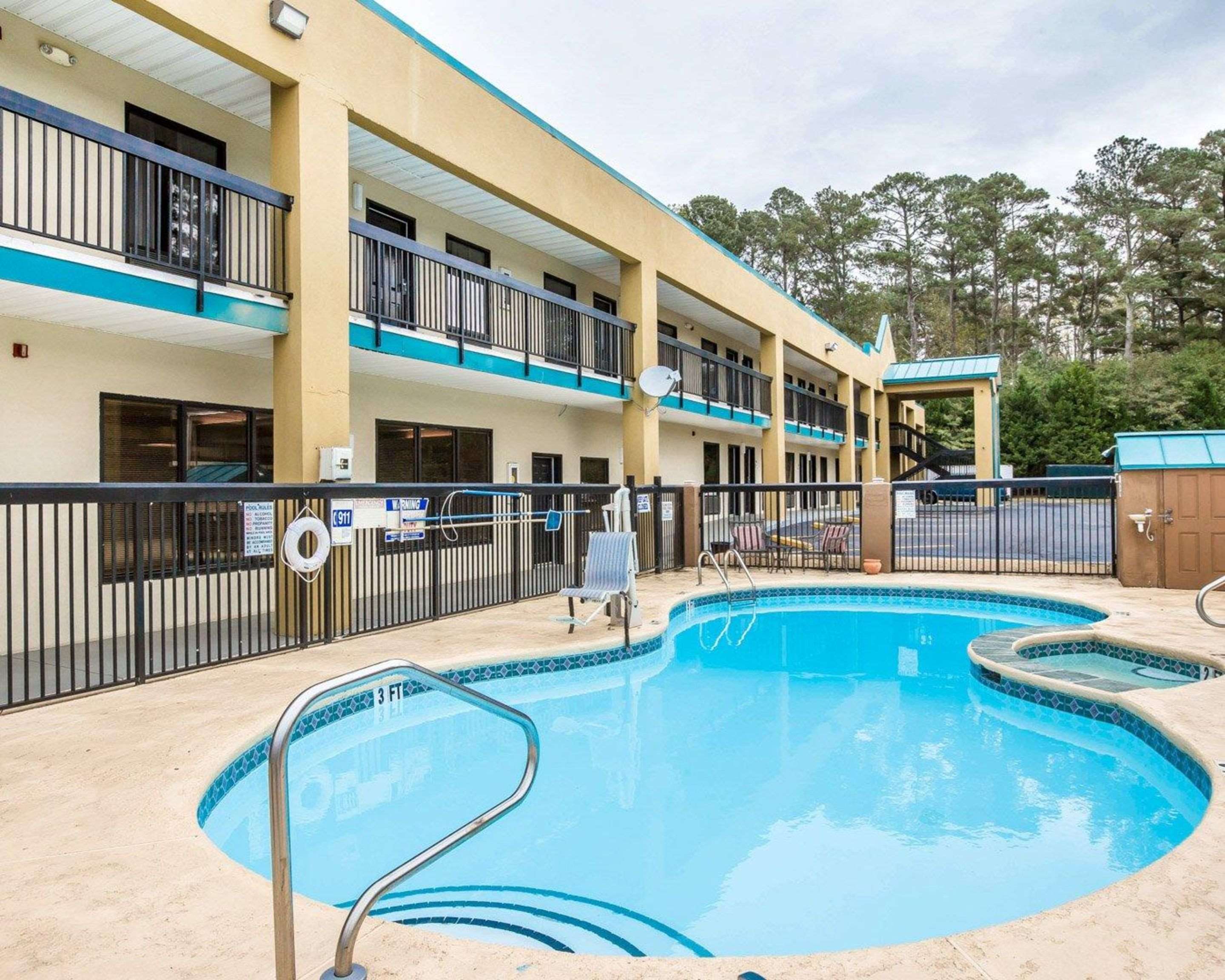 Outdoor pool | Quality Inn & Suites