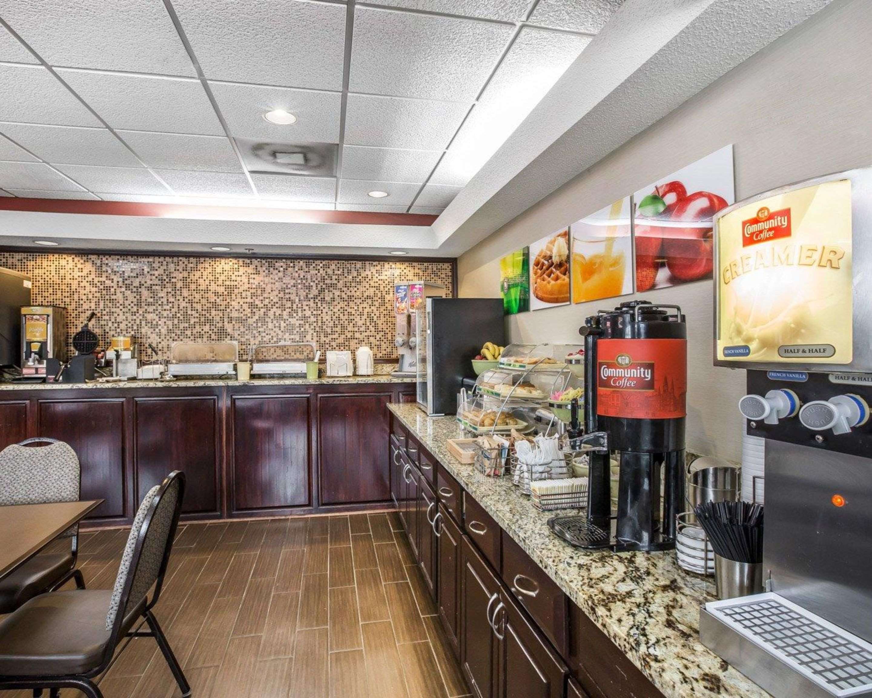Breakfast counter | Quality Inn & Suites