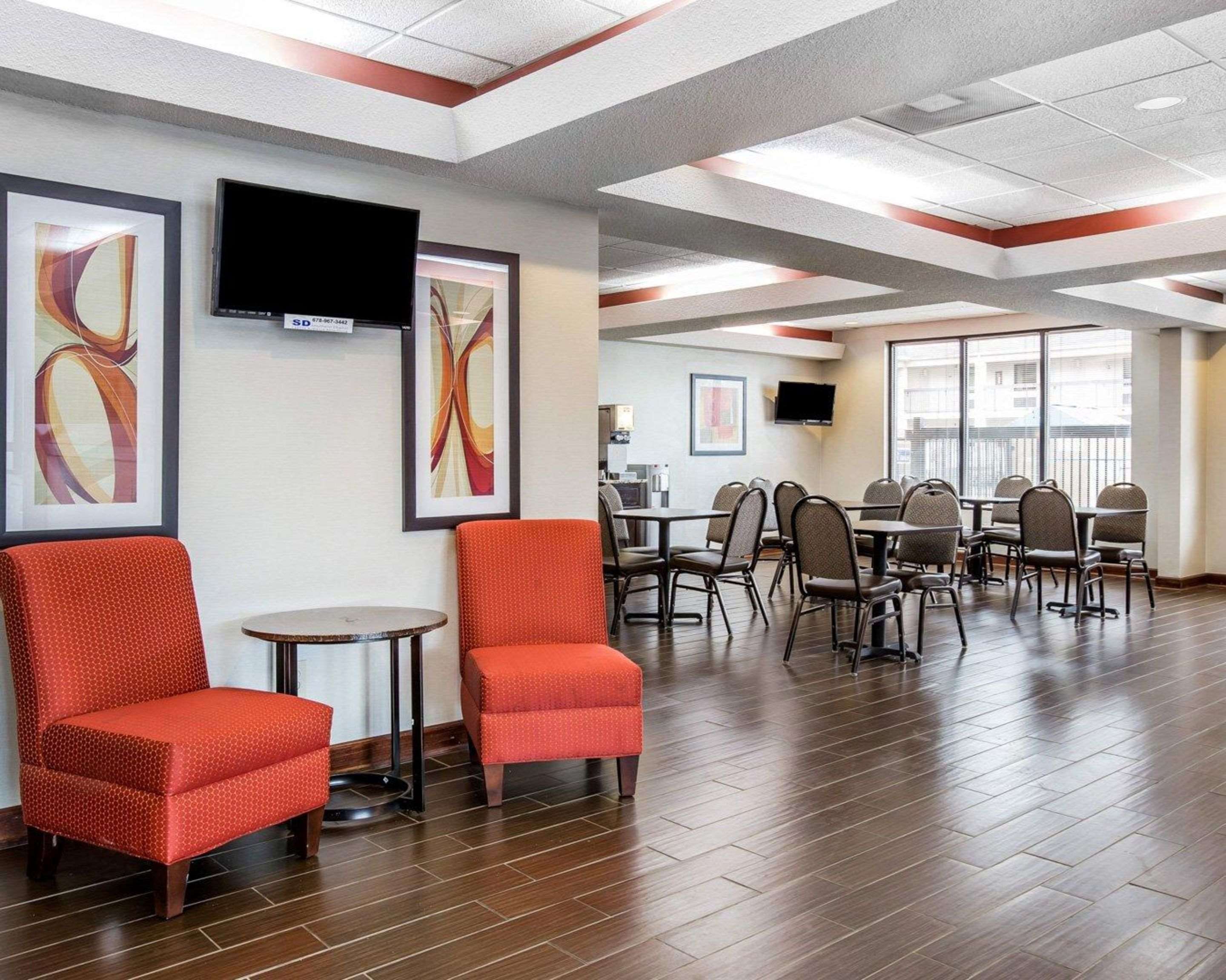 Lobby with sitting area | Quality Inn & Suites