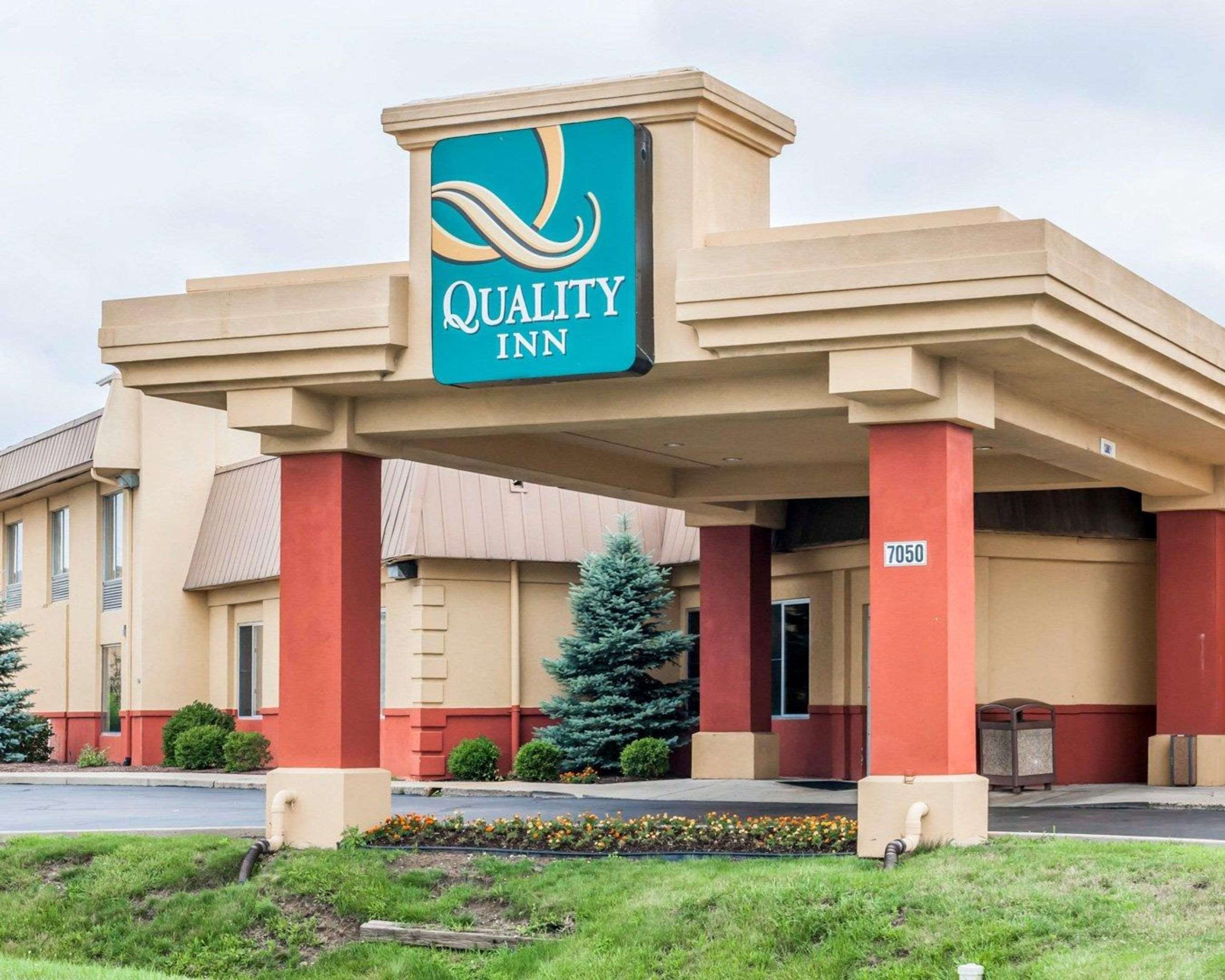 Hotel entrance | Quality Inn East Indianapolis