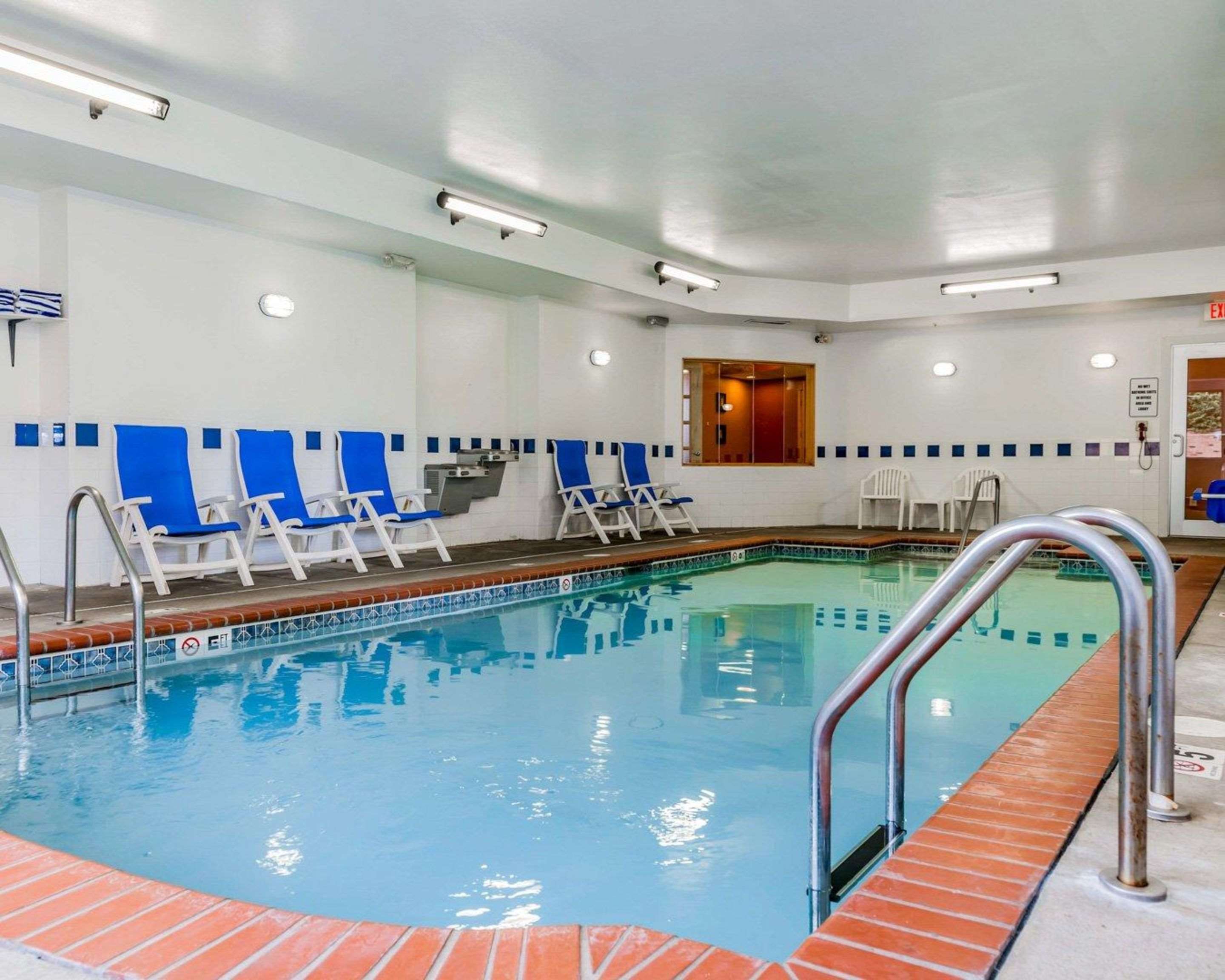 Indoor pool | Quality Inn East Indianapolis