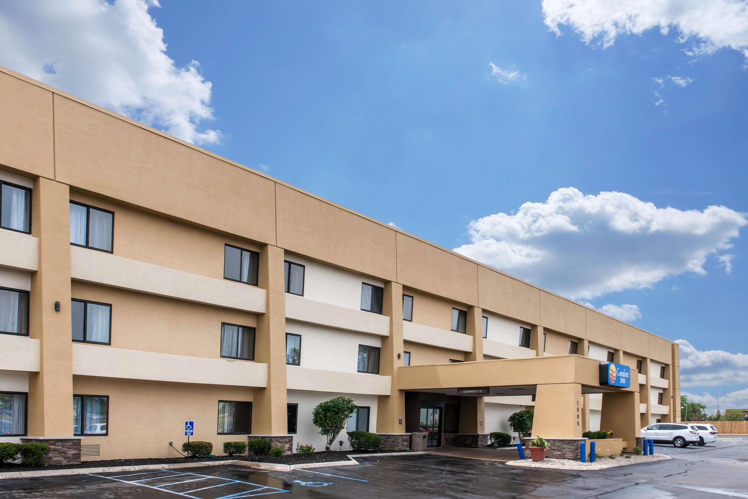 Hotel exterior | Comfort Inn near I-69 and Washington Center Road